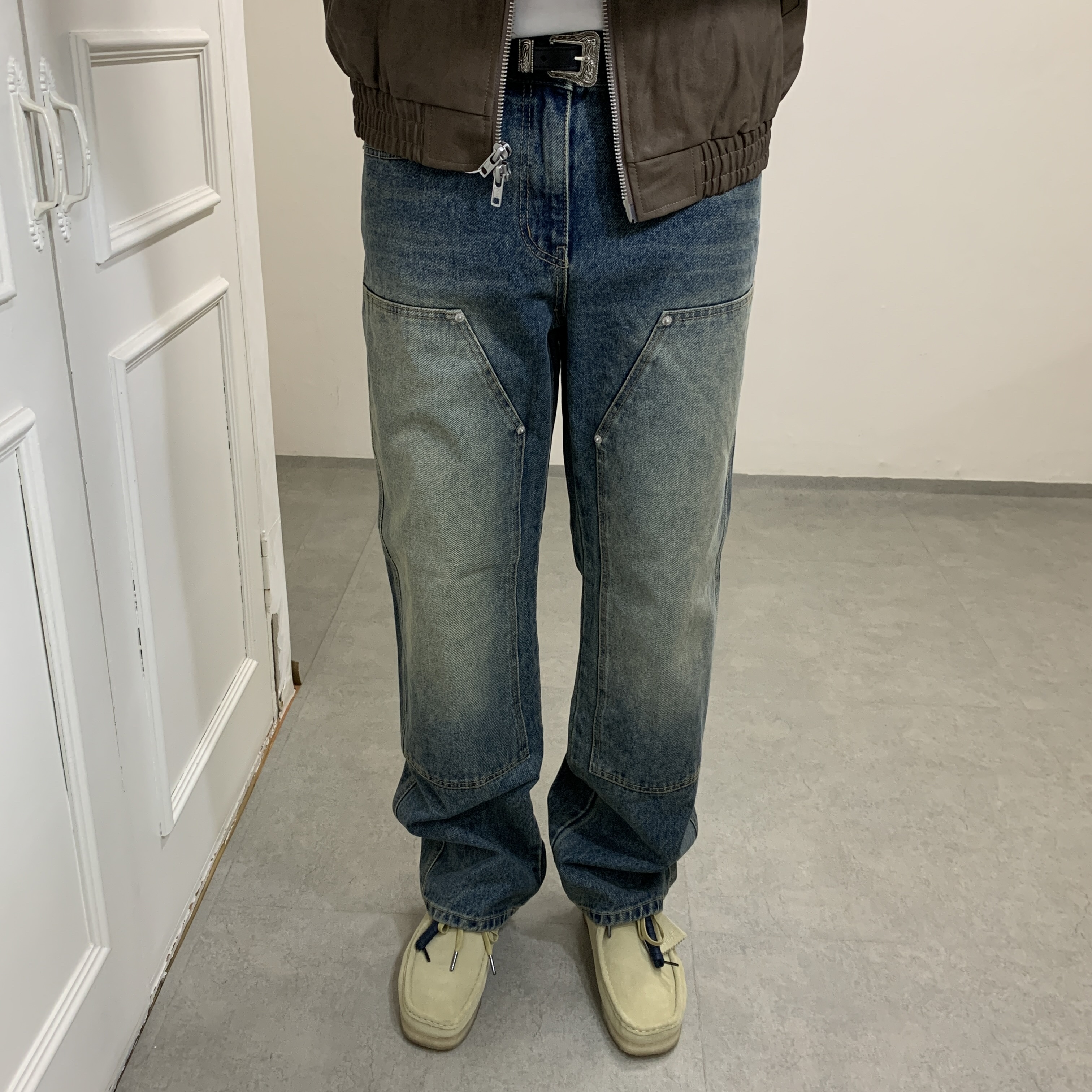 Clarks Wallabee Maple Suede 착용 스타일 - 2