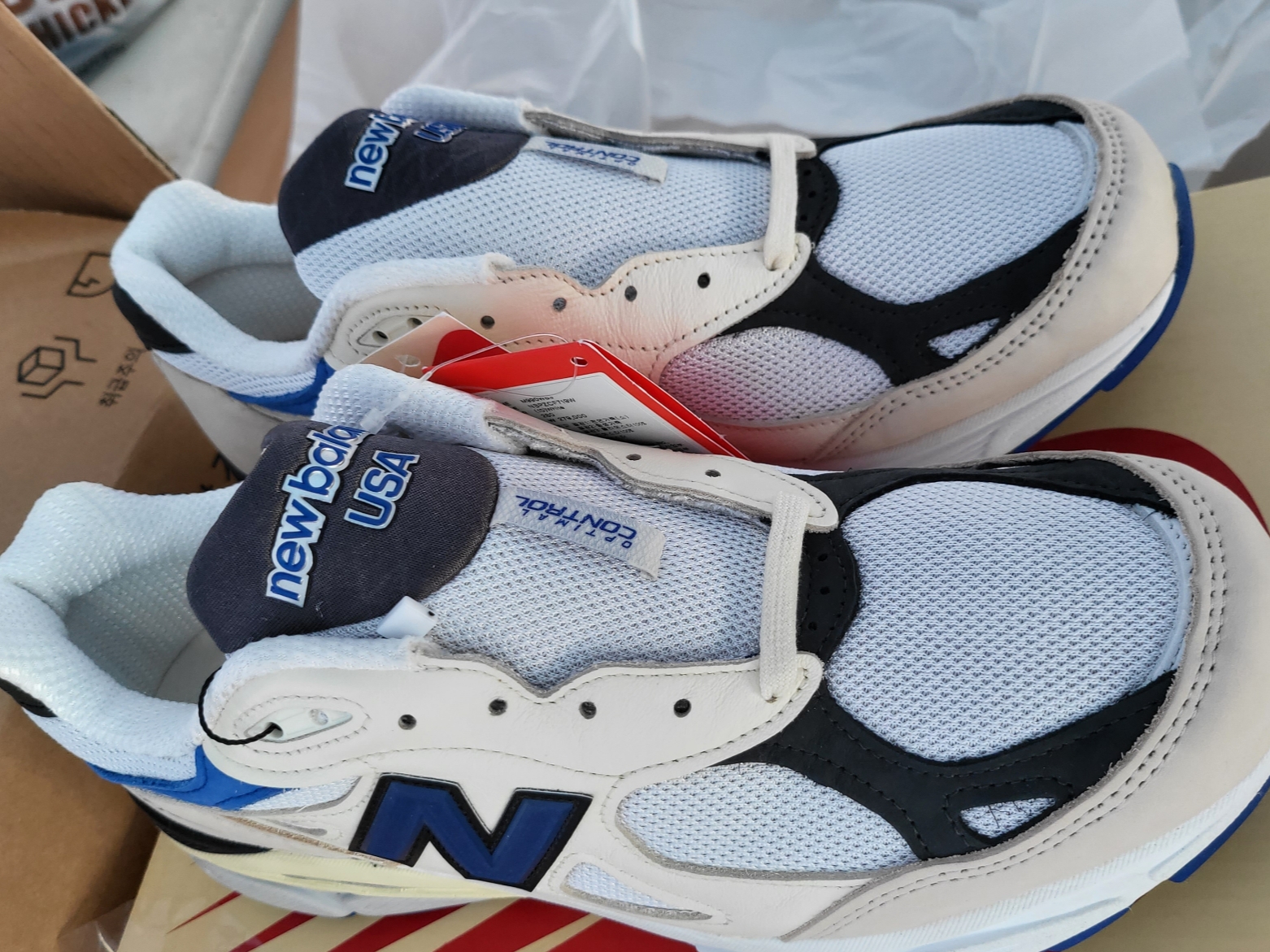 New Balance 990v3 Made in USA White Blue 착용 스타일 - 3