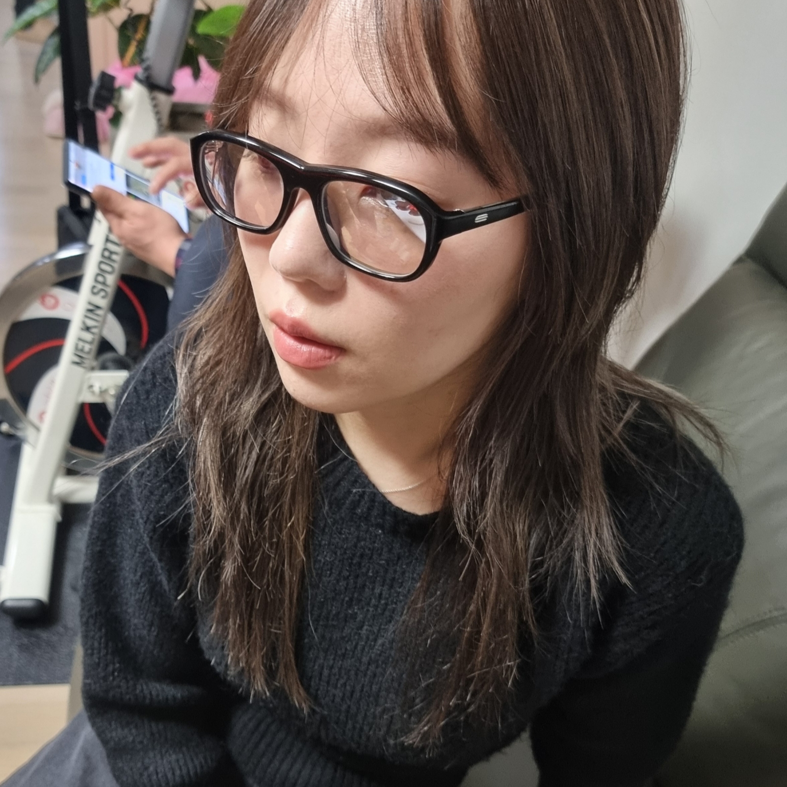 Gentle Monster Pebble L 01 Black 착용 스타일