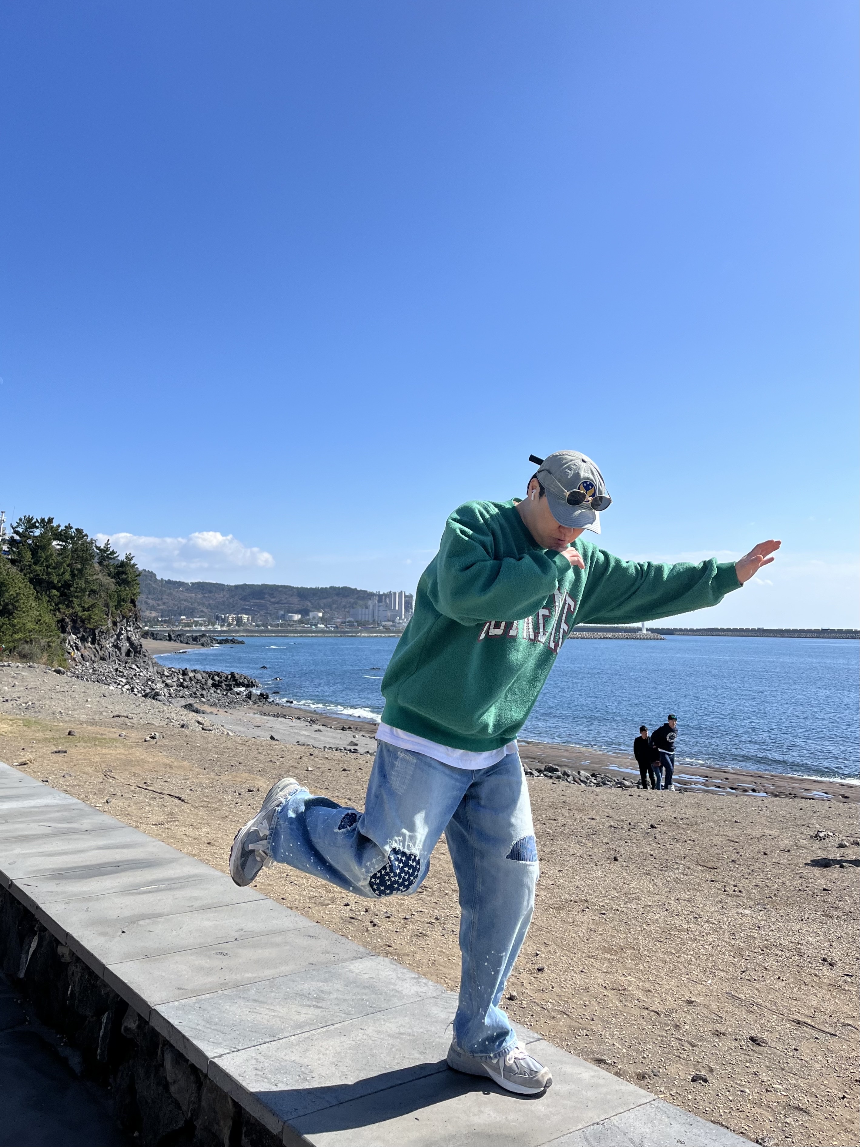 Supreme Inside Out Crewneck Light Pine - 23FW, Zara x Ader Error Patchwork Jeans Blue 착용 스타일 - 3