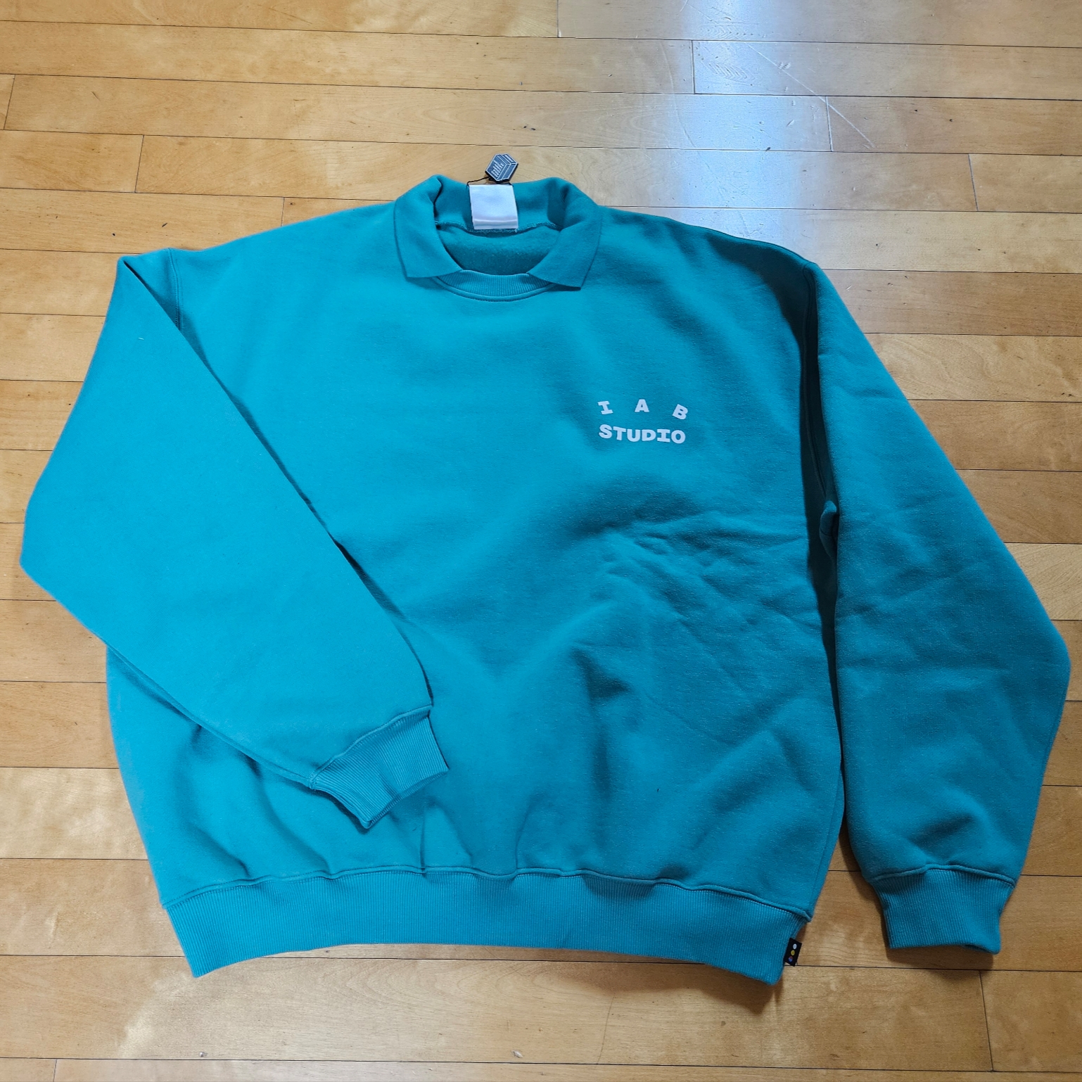 IAB Studio Rugby Sweatshirt Mint - The Hyundai Seoul Exclusive 착용 스타일