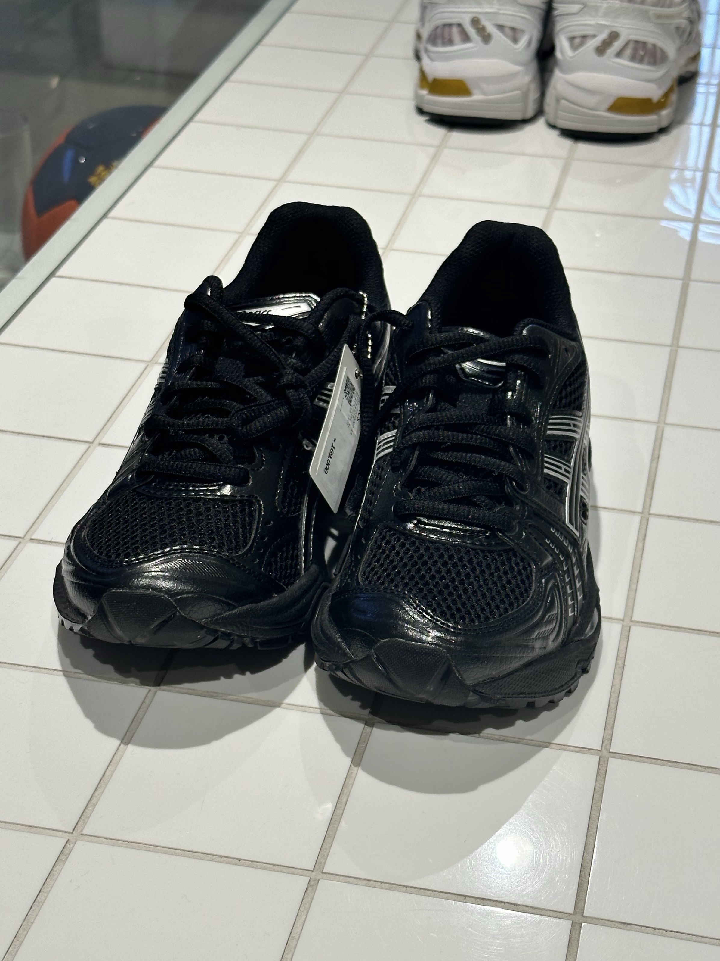 Asics Gel-Kayano 14 Black Pure Silver 착용 스타일 - 2