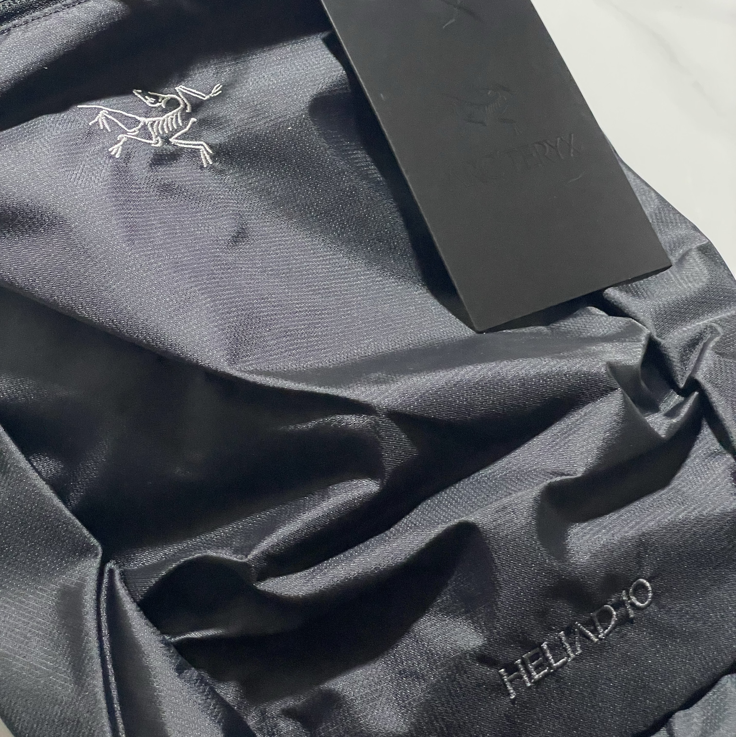 Arc'teryx Heliad 10 Backpack Black 착용 스타일 - 2