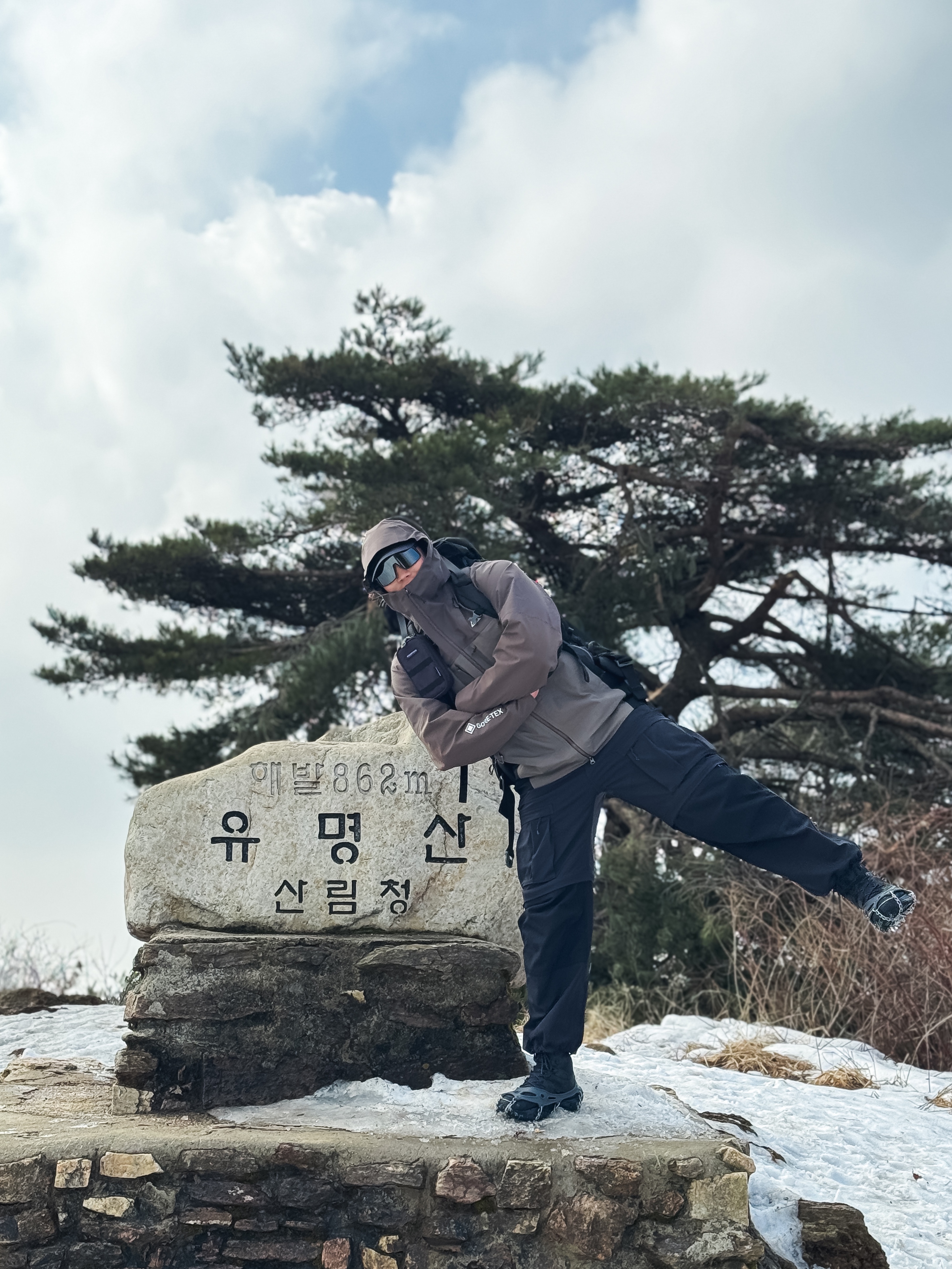 Nike ACG Storm-Fit ADV Gore-Tex Misery Ridge Jacket Iron Stone - Asia, Nike ACG Smith Summit Cargo Pants Black Anthracite - Asia 착용 스타일 - 3