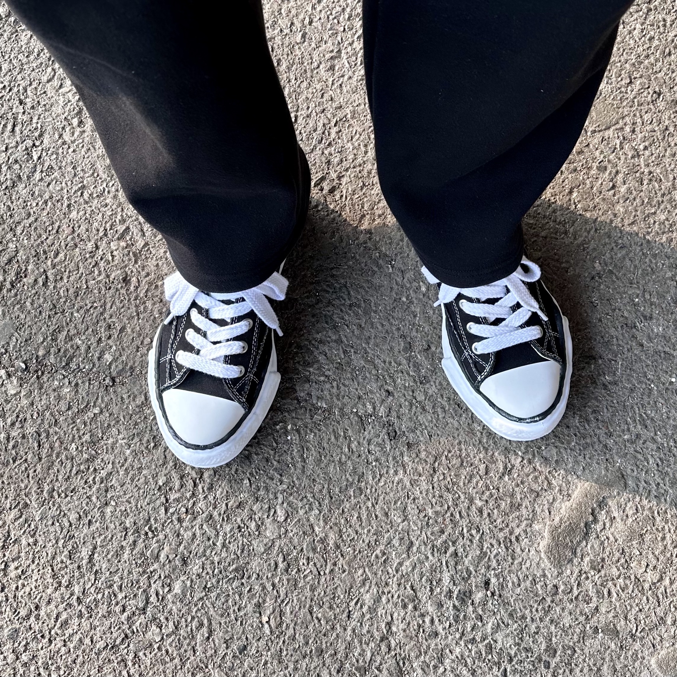 Maison Mihara Yasuhiro Peterson OG Sole Canvas Low Sneakers Black 착용 스타일