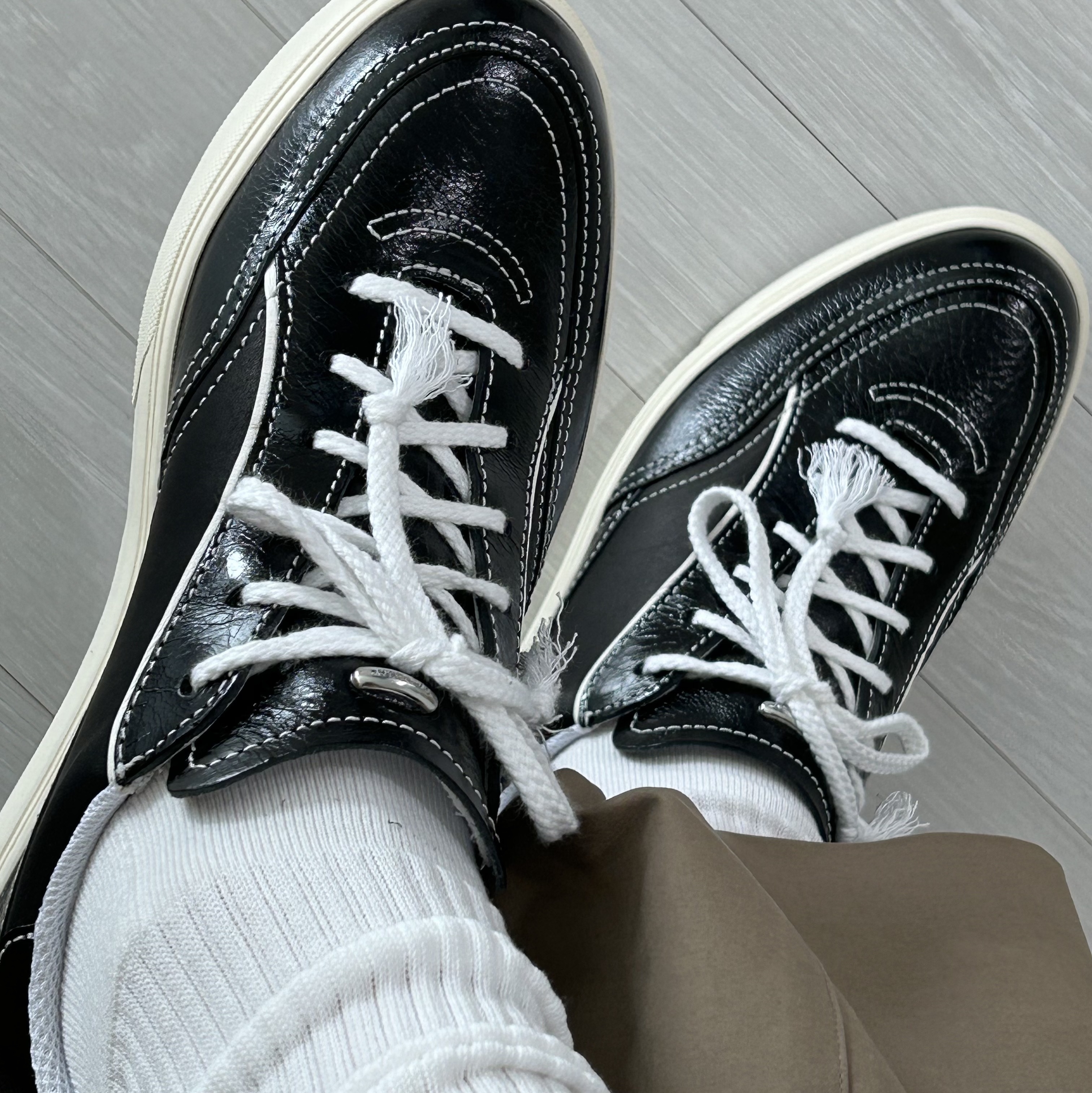 Our Legacy Skimmer Leather Black 착용 스타일 - 1