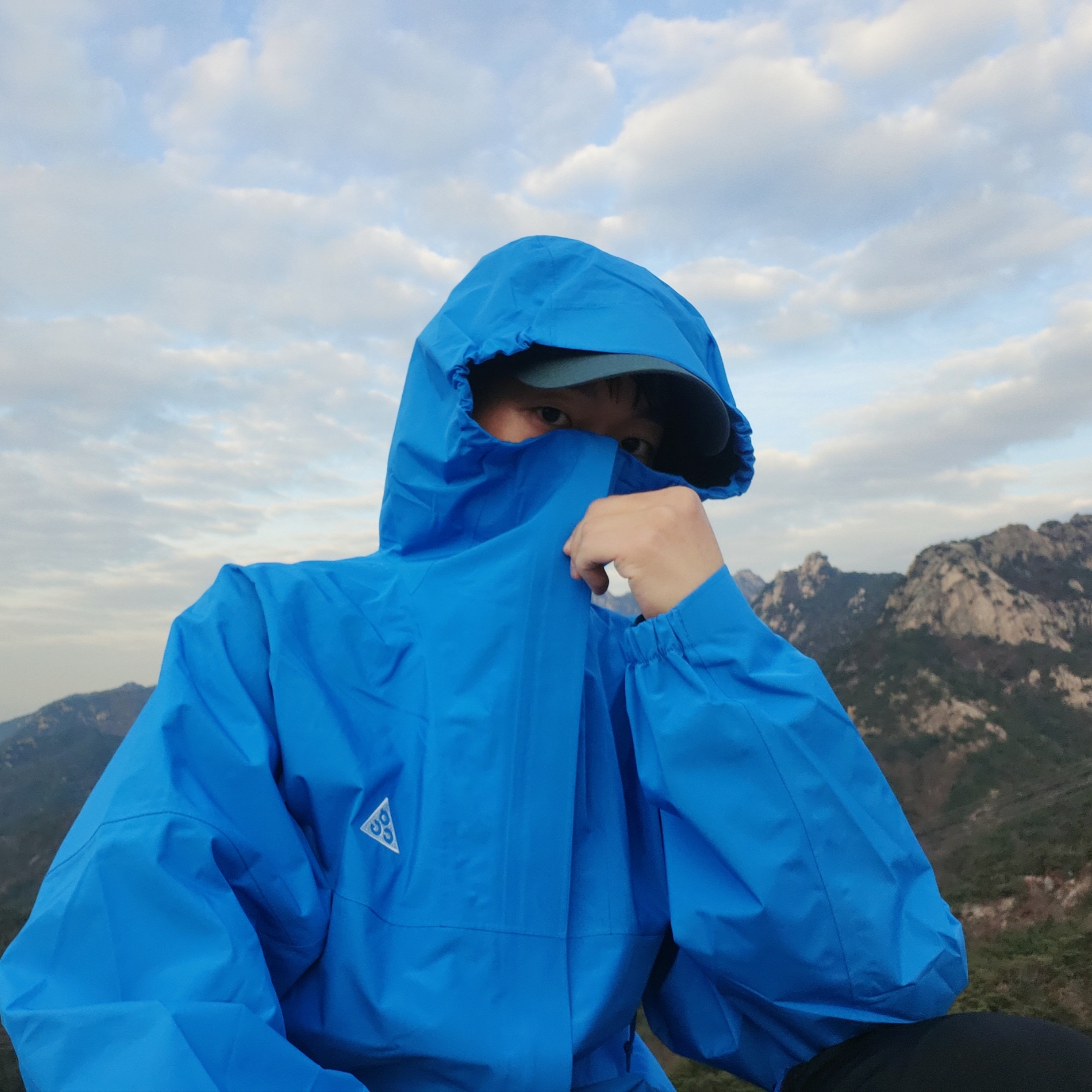 Nike ACG Storm-Fit ADV Cascade Rains Full Zip Jacket Light Photo Blue Summit White - Asia, Nike ACG Heritage 86 Cap Faded Spruce 착용 스타일 - 2