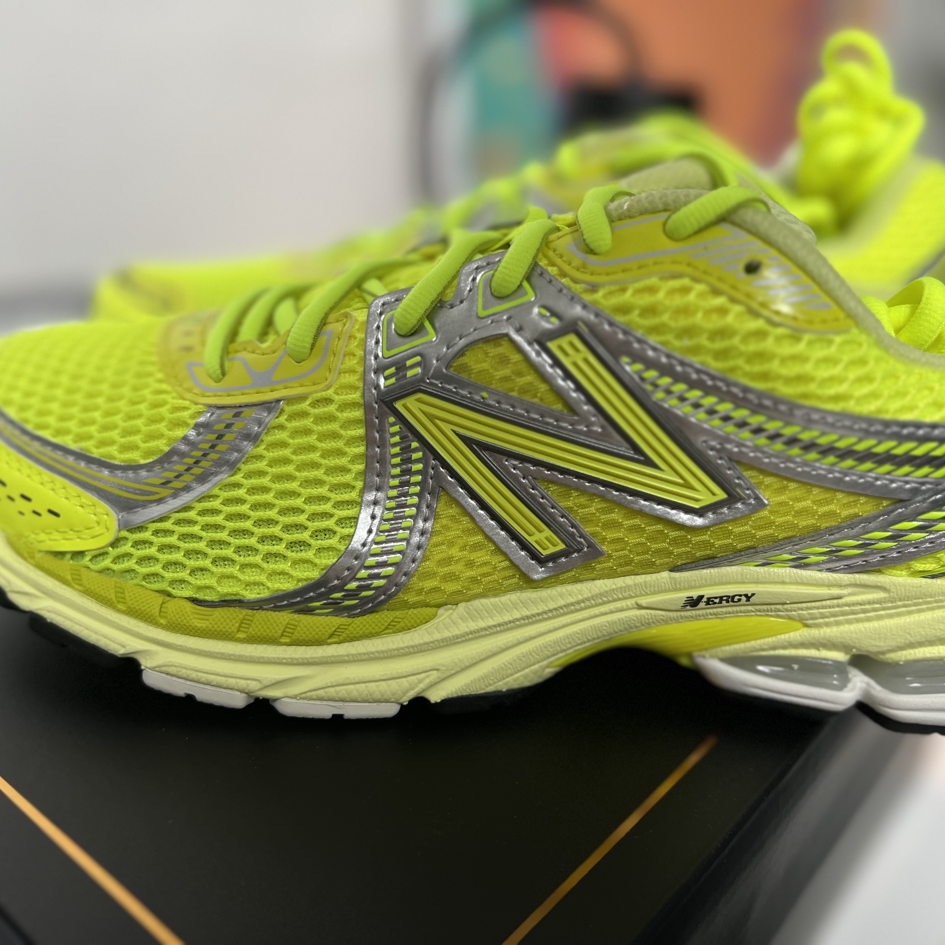 New Balance x Aime Leon Dore 860v2 Yellow 착용 스타일 - 2