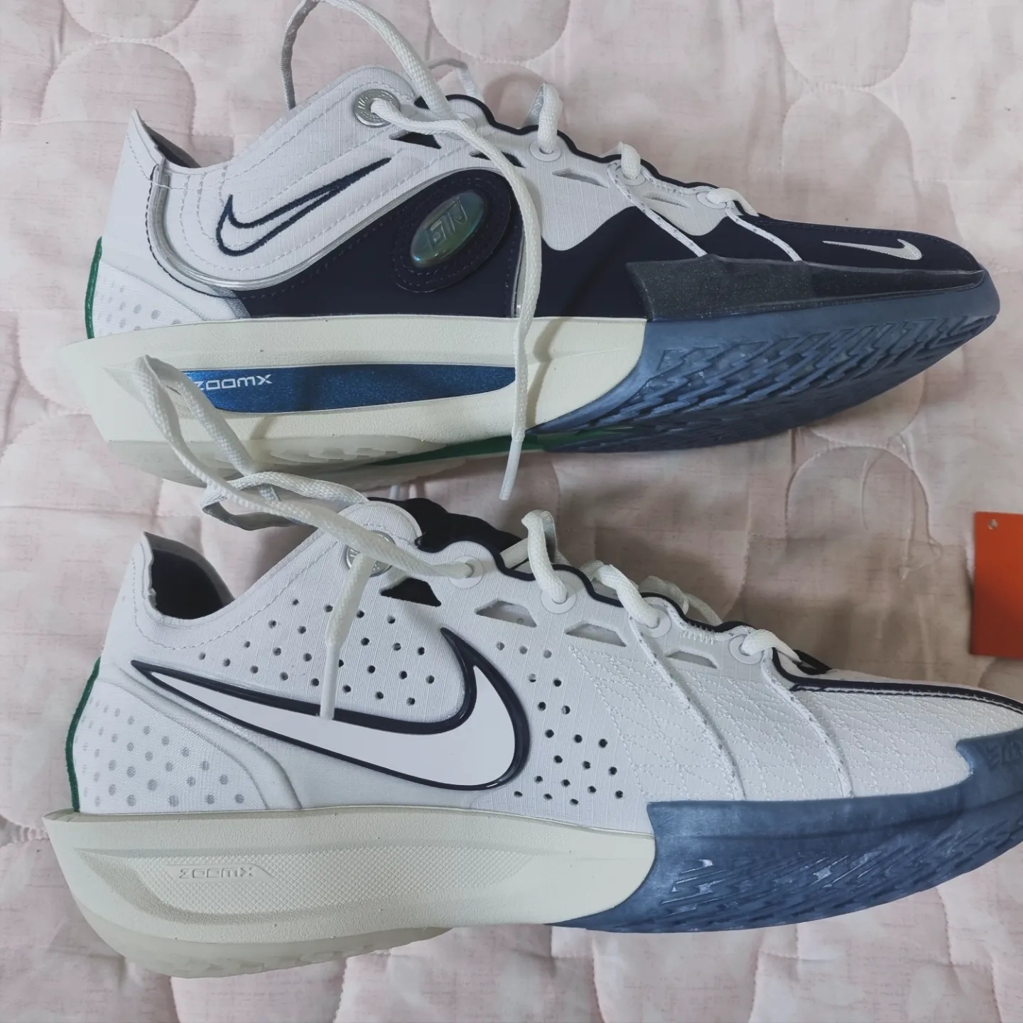 Nike Air Zoom GT Cut 3 ASW EP White Metallic Silver 착용 스타일 - 2
