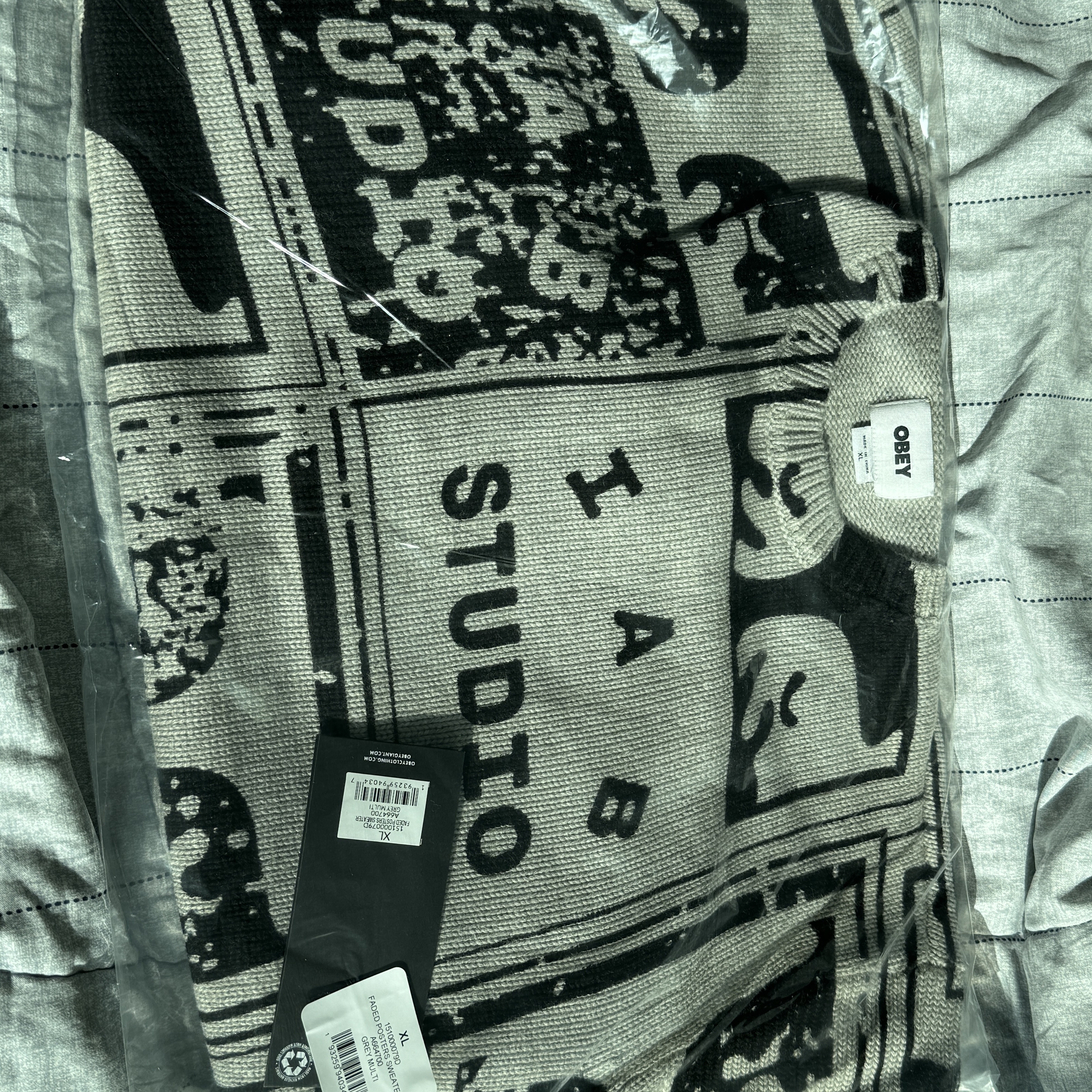 IAB Studio x Obey Faded Posters Sweater Grey Multi 착용 스타일
