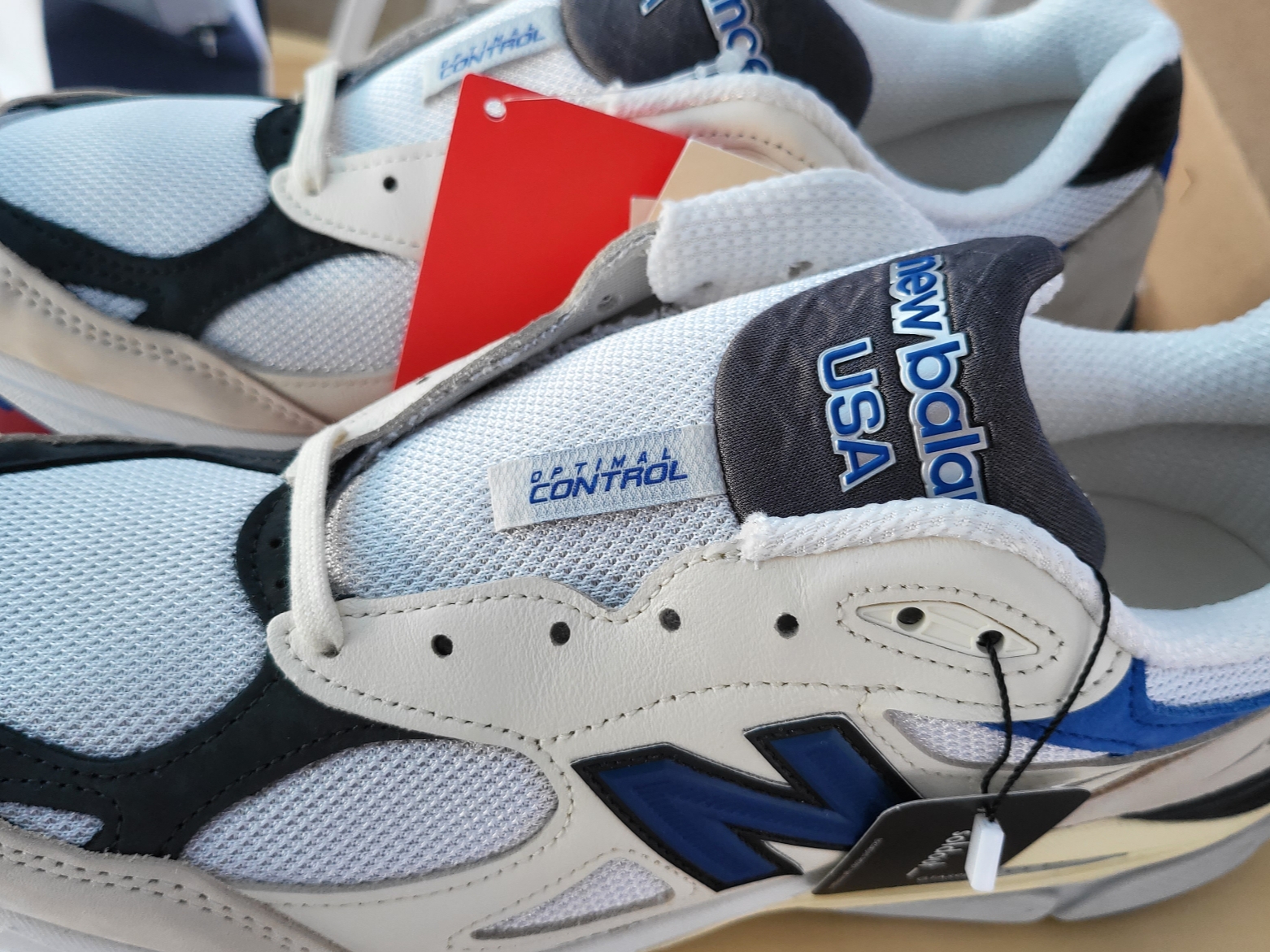 New Balance 990v3 Made in USA White Blue 착용 스타일 - 4