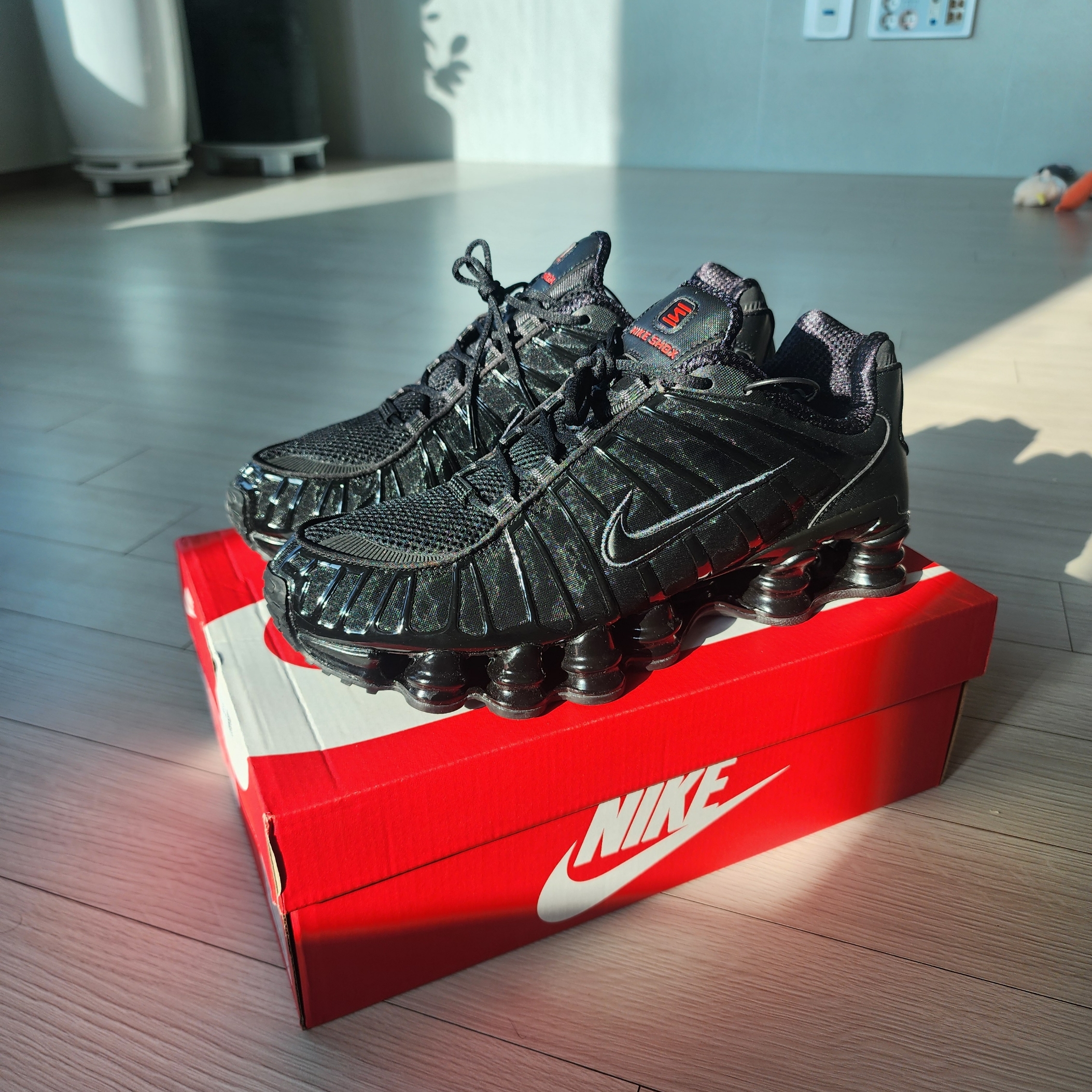 (W) Nike Shox TL Black and Max Orange 착용 스타일