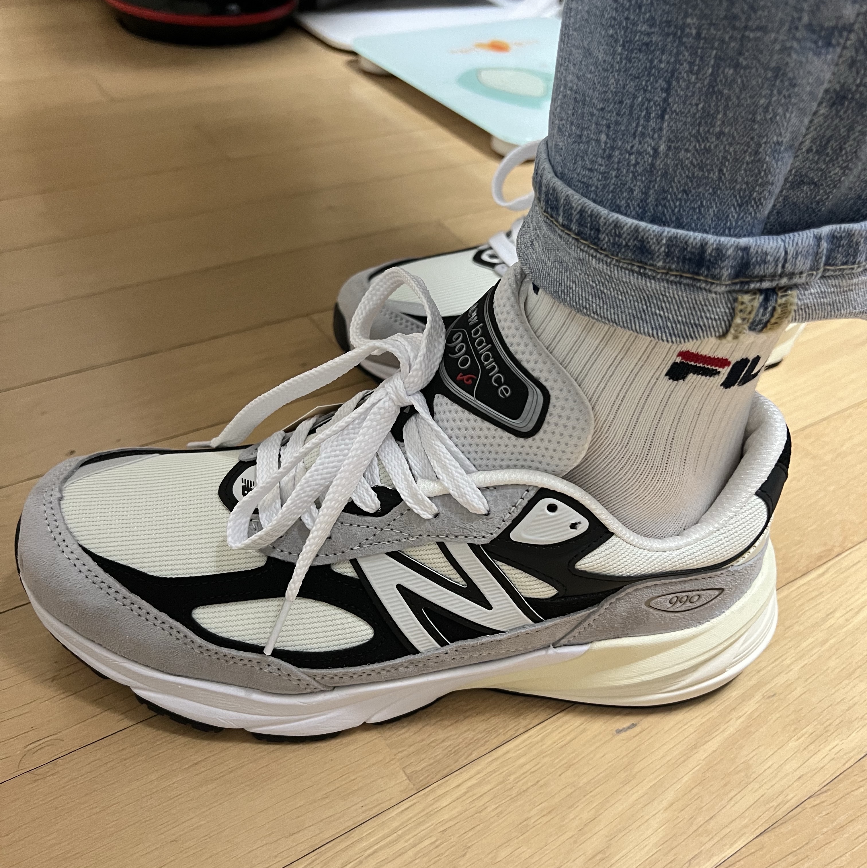 New Balance 990v6 Made in USA Grey Black 착용 스타일