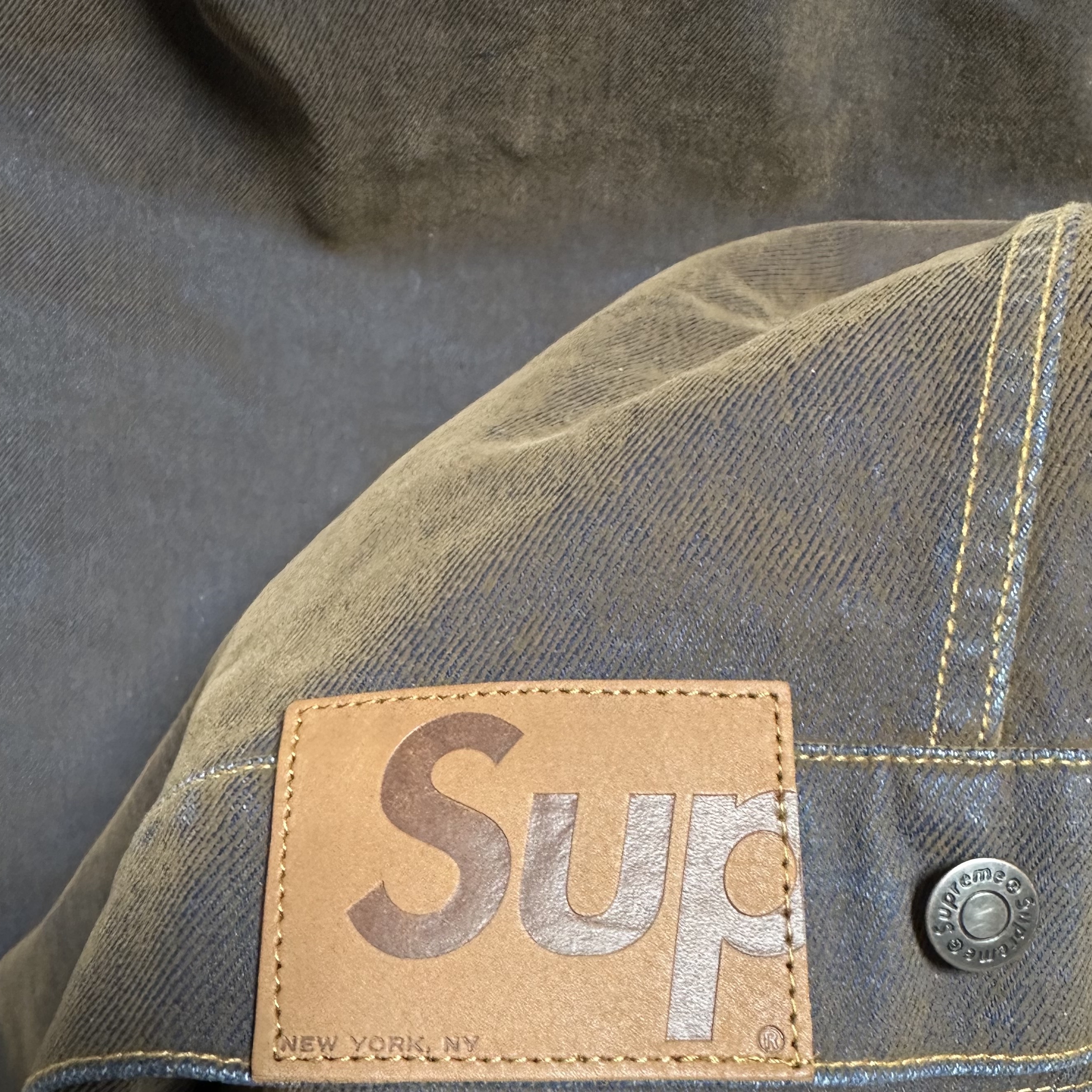 Supreme Flocked Denim Trucker Jacket Gold - 23SS 착용 스타일 - 3
