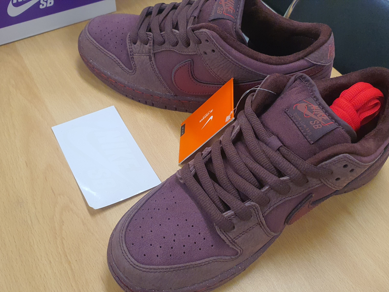 Nike SB Dunk Low PRM Burgundy Crush 착용 스타일 - 1