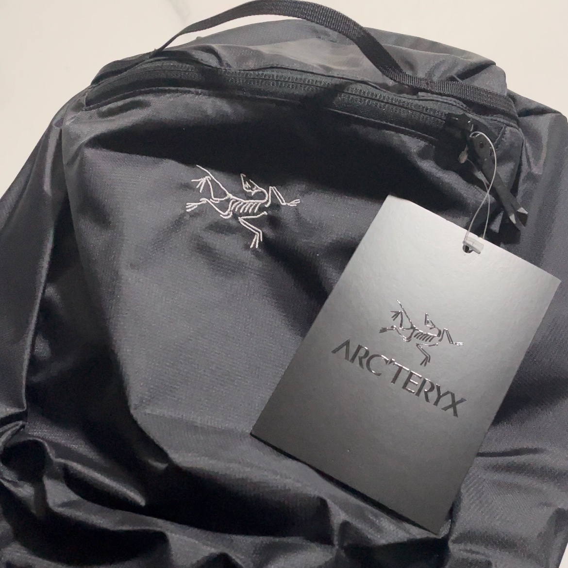 Arc'teryx Heliad 10 Backpack Black 착용 스타일 - 1