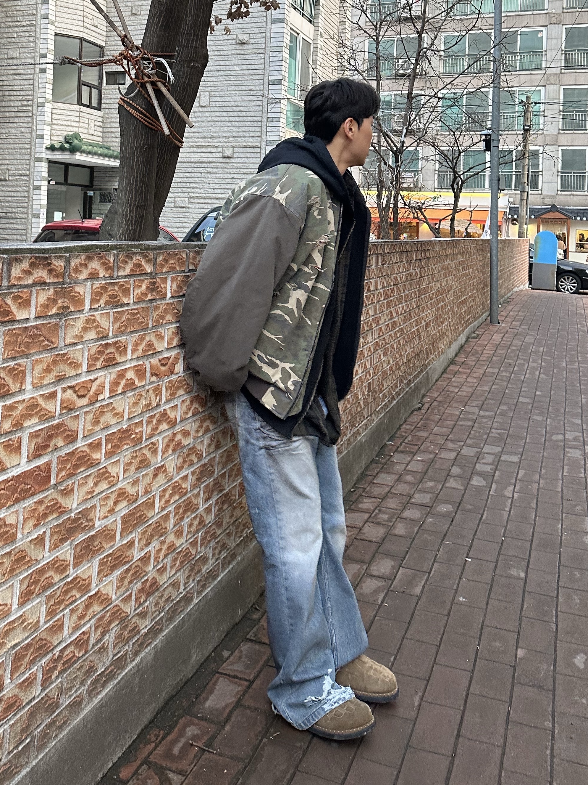Undermycar Vetek Camouflage Destroyed Bomber Kombu - 23SS, Project G/R Flare Jeans Blue 착용 스타일 - 2