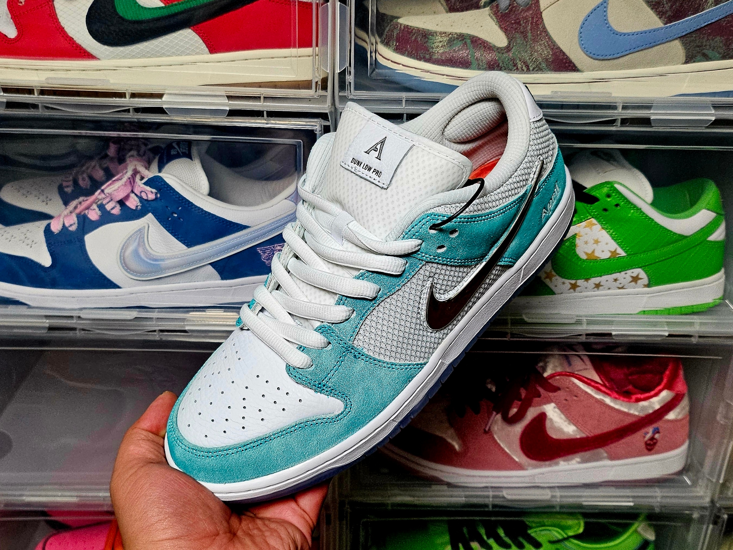 Nike x April Skateboards SB Dunk Low Pro QS Racer Blue Metallic Silver 착용 스타일 - 1