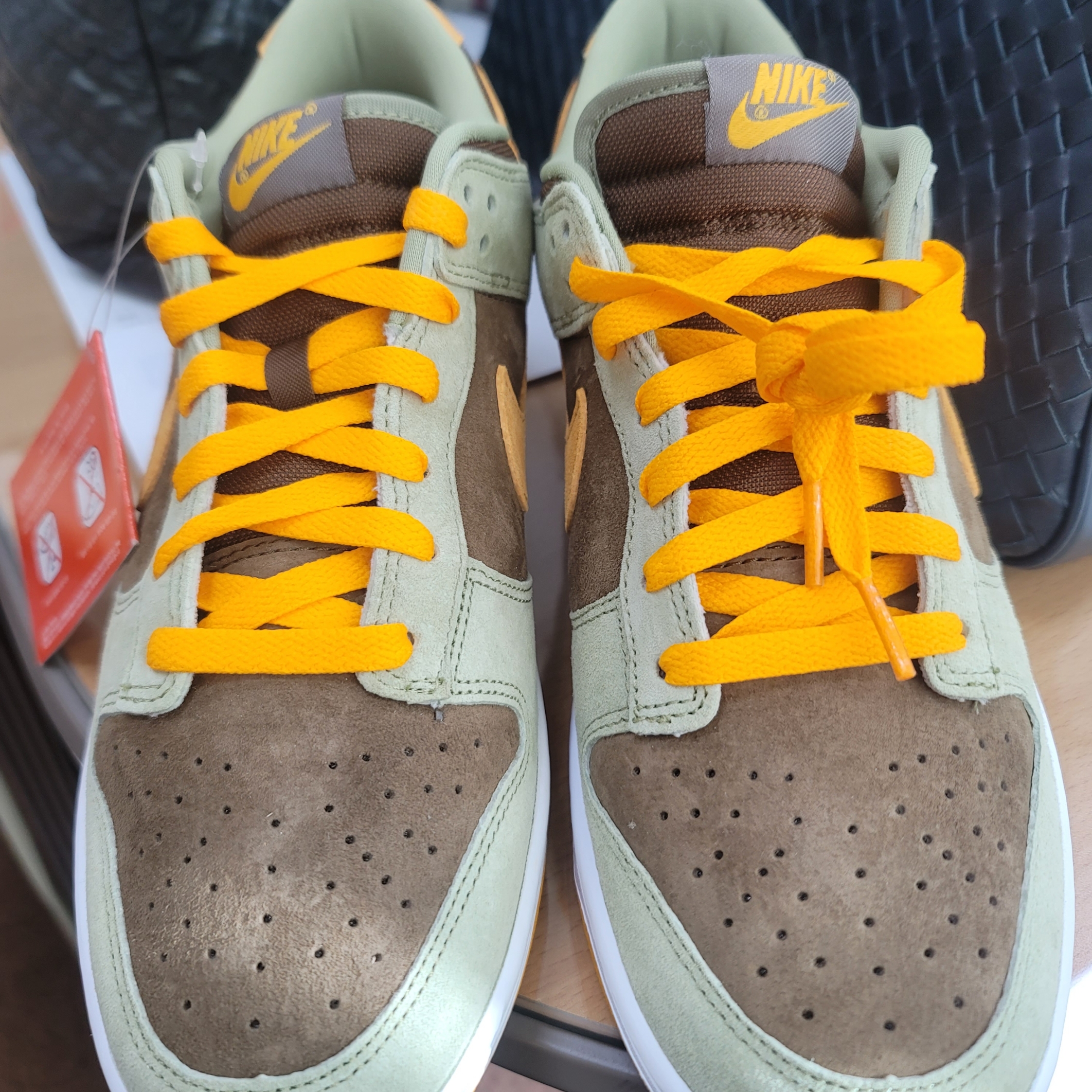 Nike Dunk Low SE Dusty Olive 착용 스타일 - 2
