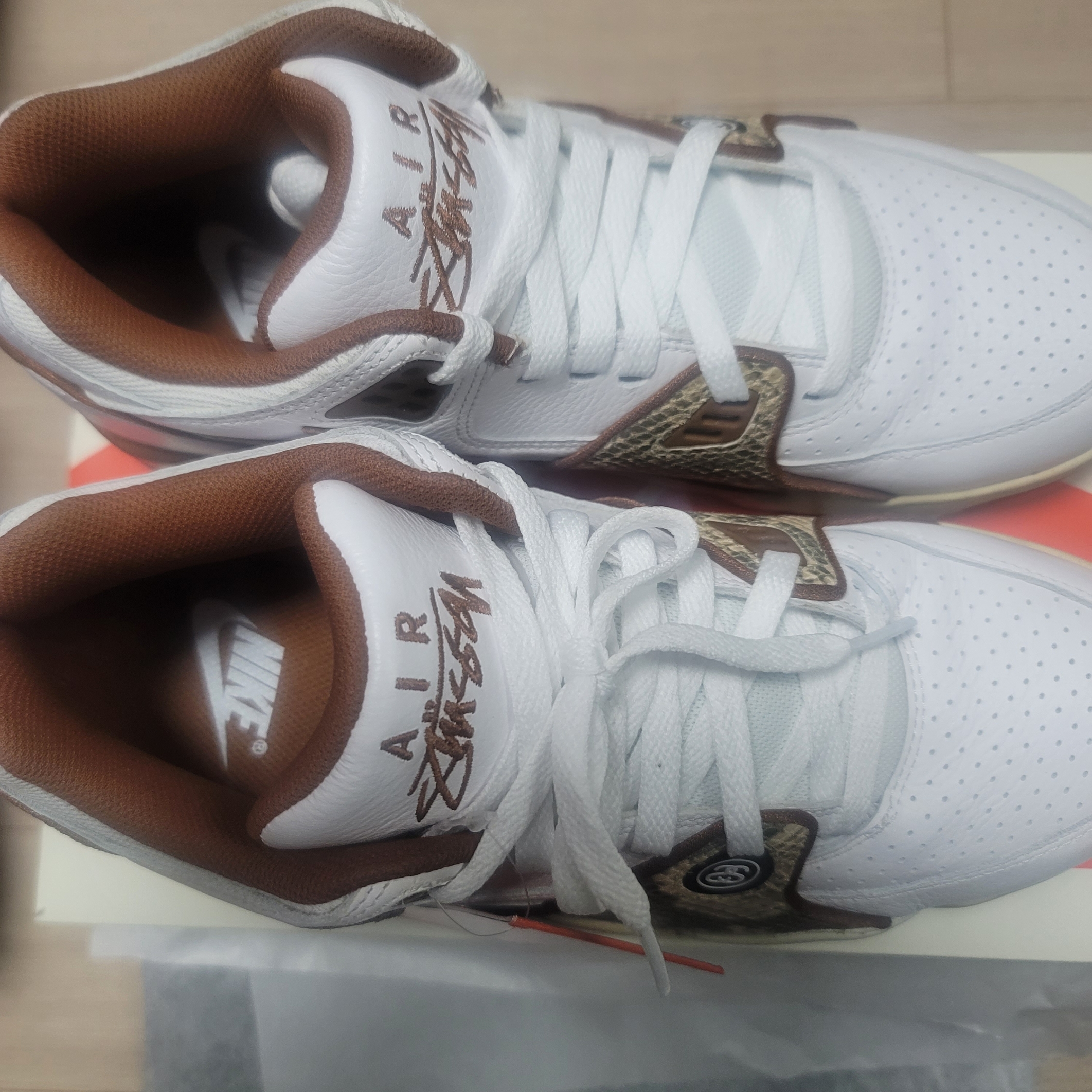 Nike x Stussy Air Flight 89 Low White and Pecan 착용 스타일 - 2