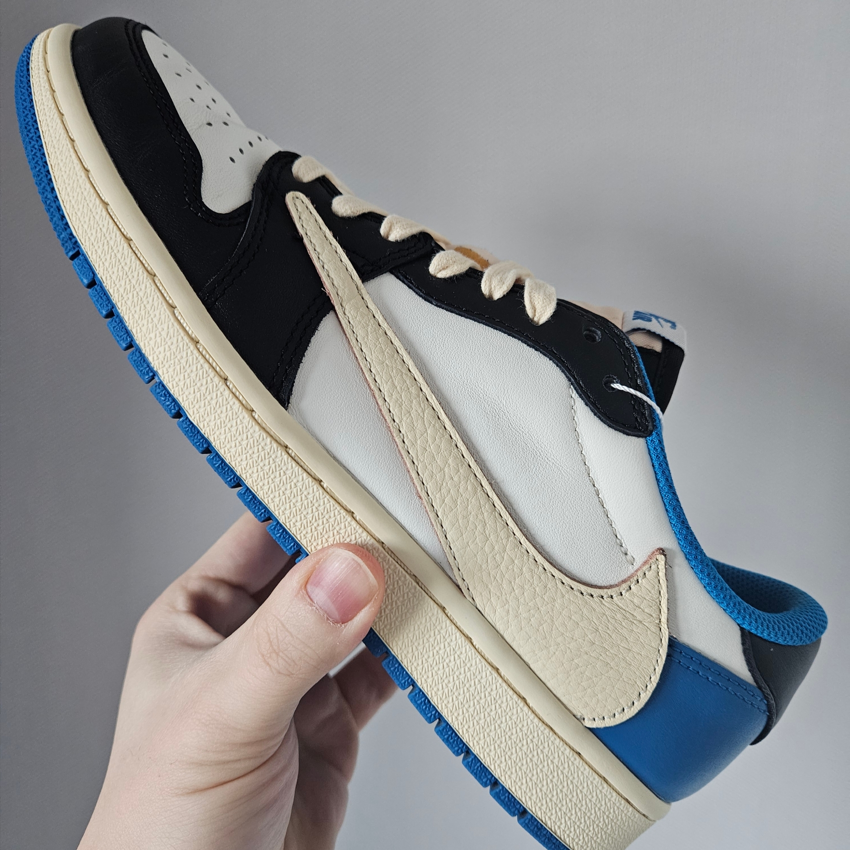 Jordan 1 x Travis Scott x Fragment Retro Low OG SP Military Blue 착용 스타일