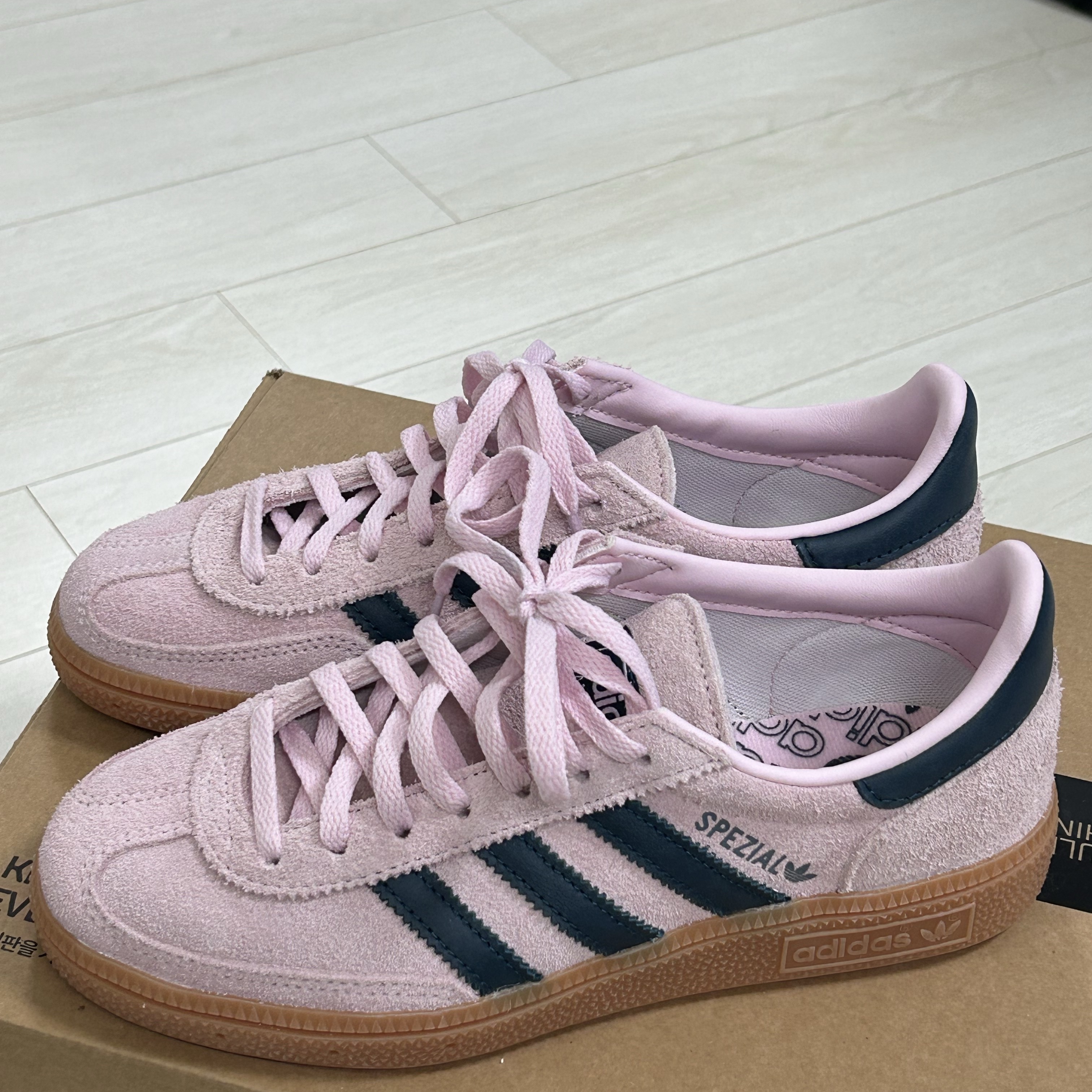 (W) Adidas Spezial Handball Clear Pink 착용 스타일