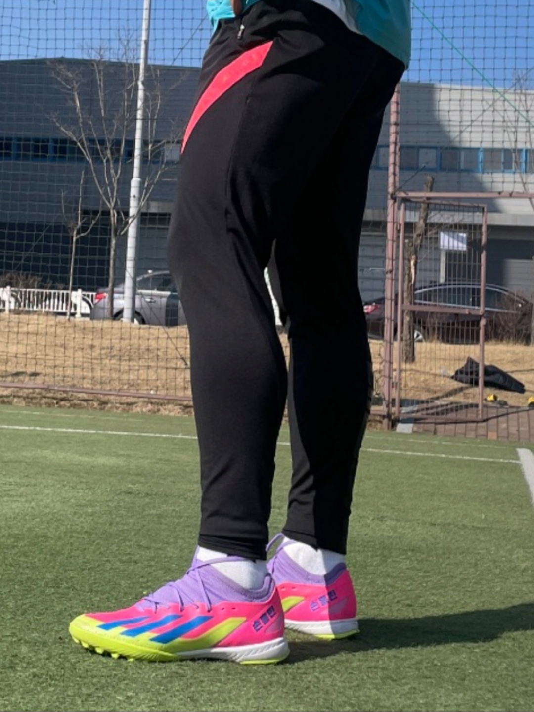Adidas X Crazyfast HMS.3 TF Lucid Lemon Lucid Pink 착용 스타일