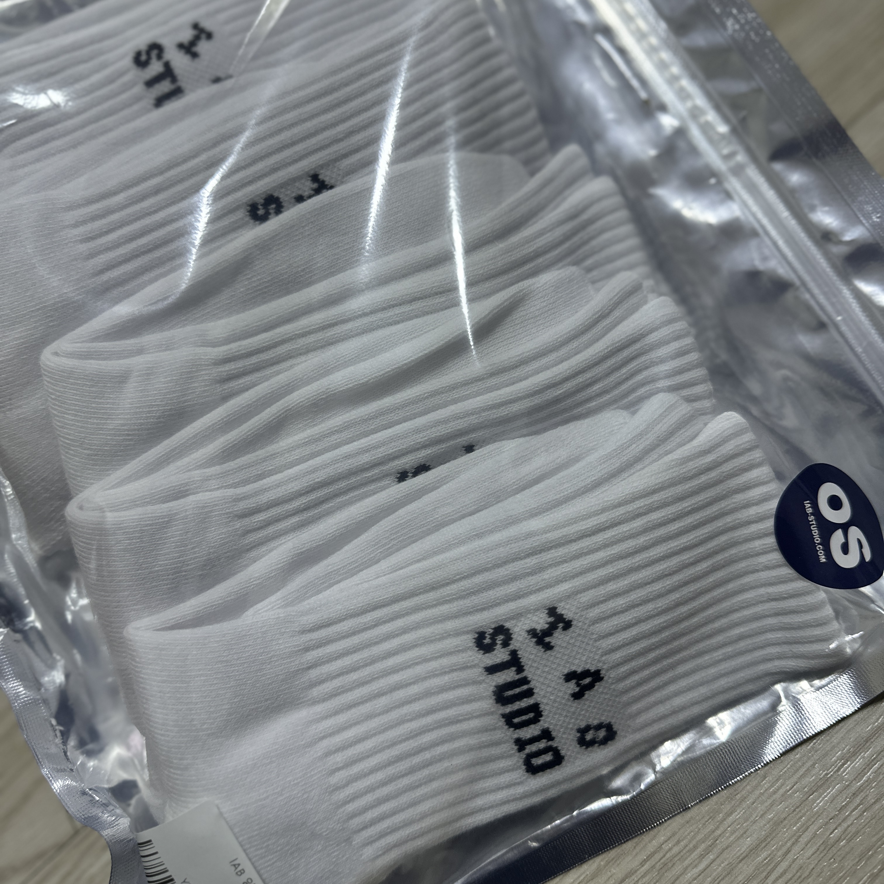 IAB Studio Socks White (5 Pack) 착용 스타일 - 1