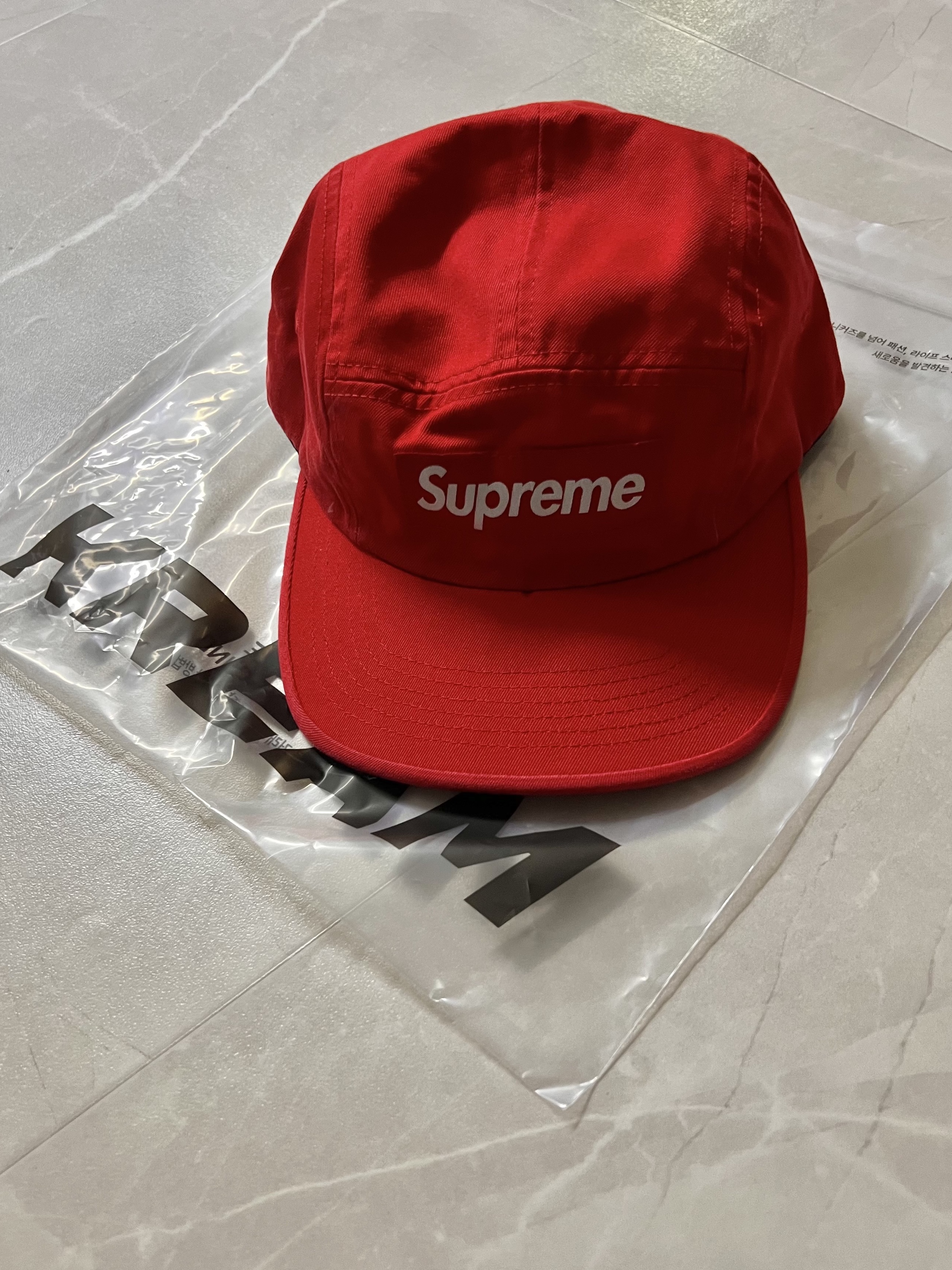 Supreme Washed Chino Twill Camp Cap Red 착용 스타일