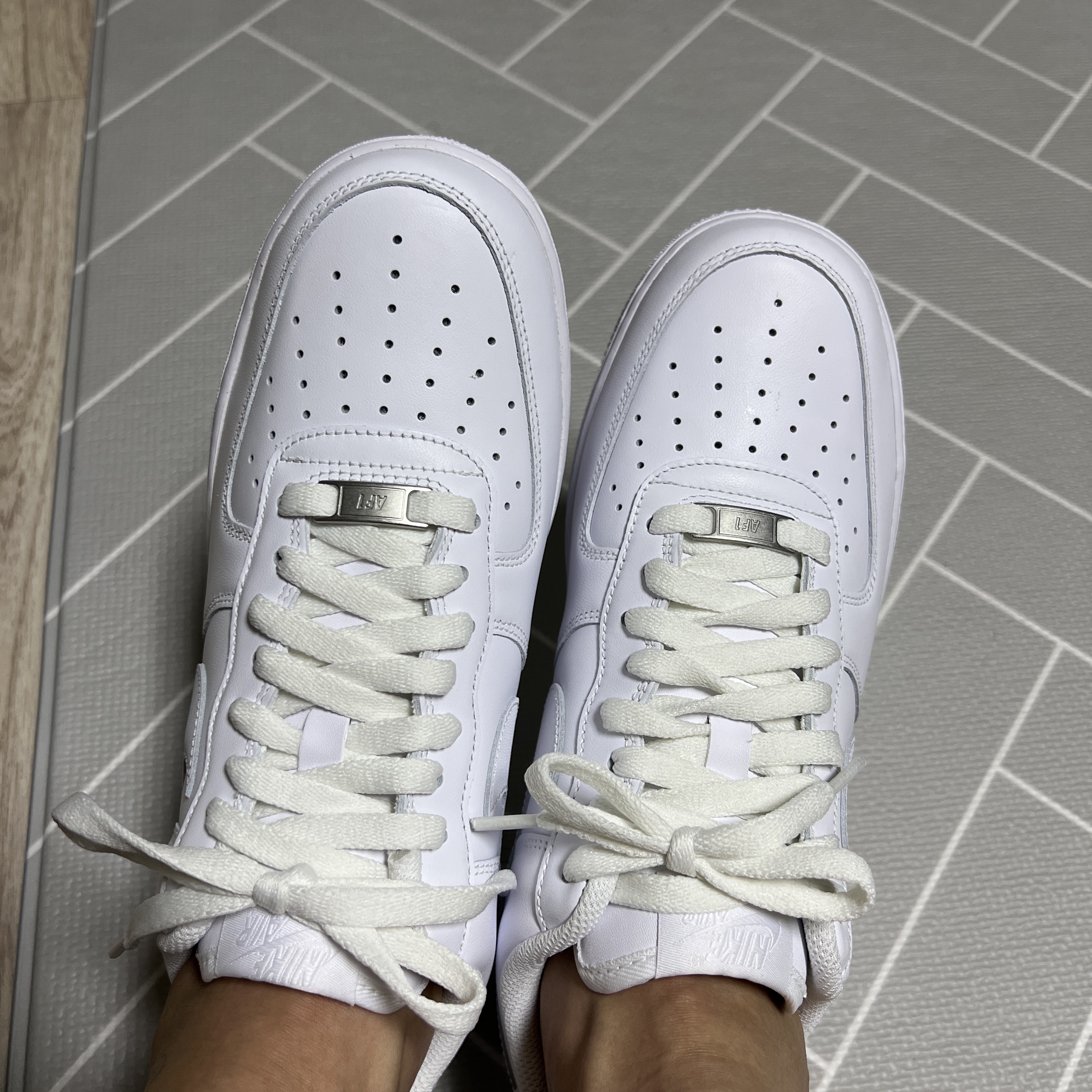 Nike Air Force 1 '07 Low White 착용 스타일 - 1