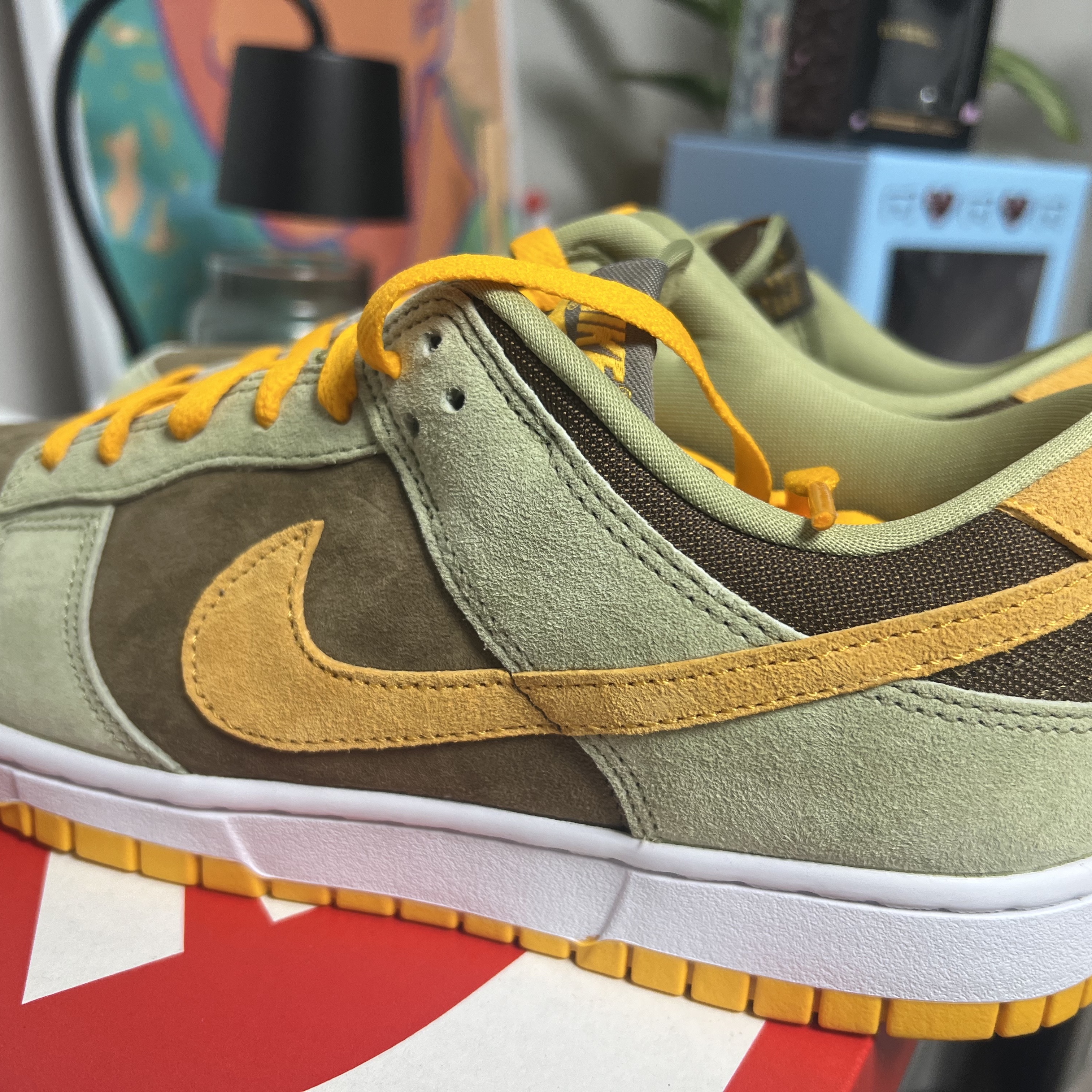 Nike Dunk Low SE Dusty Olive 착용 스타일 - 2