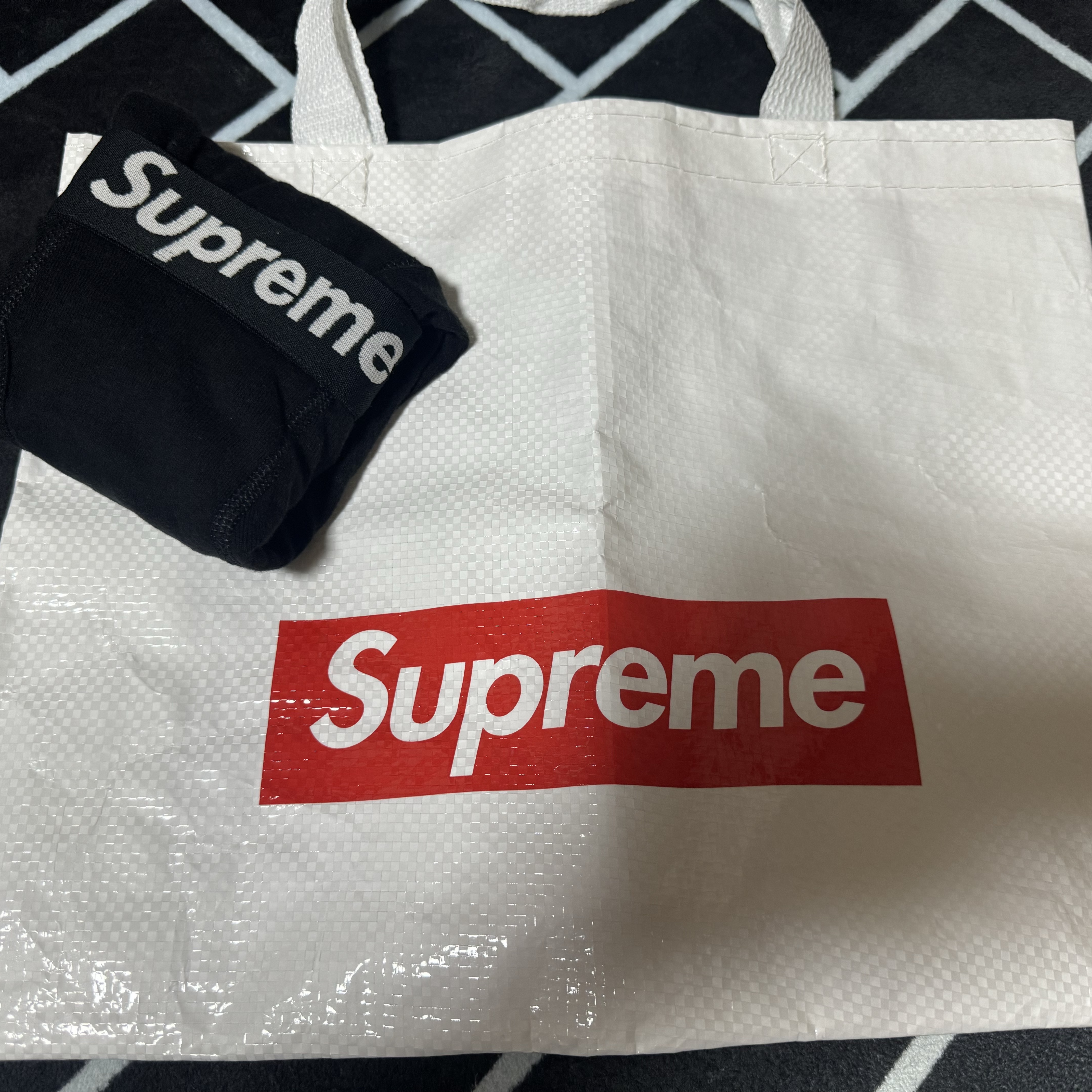 Supreme Hanes Boxer Briefs Black (4 Pack) 착용 스타일