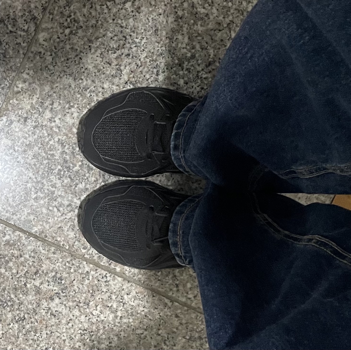 Asics Jog 100 2 Black 착용 스타일 - 1