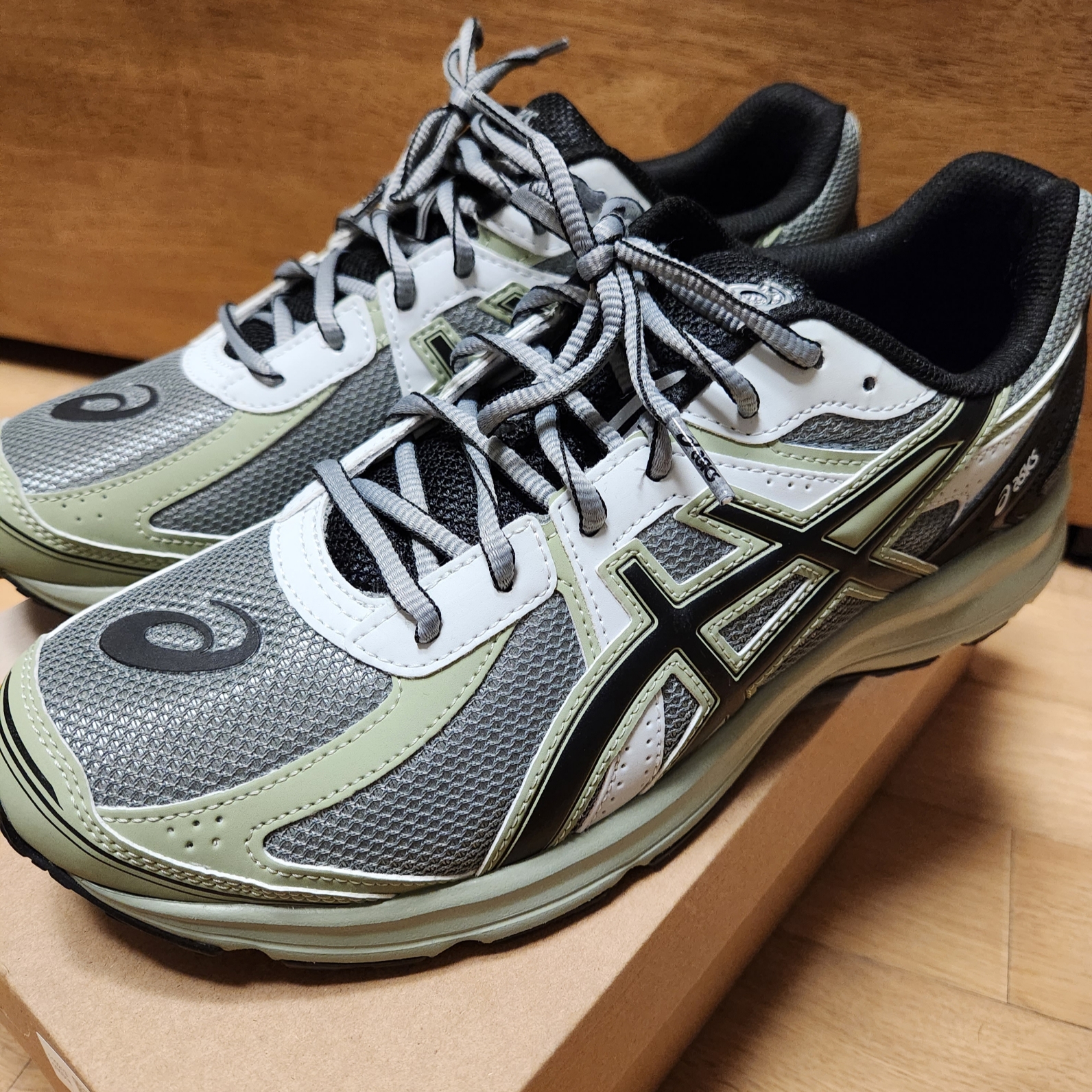 Asics Jog 100 S Sheet Rock - 2E Wide 착용 스타일