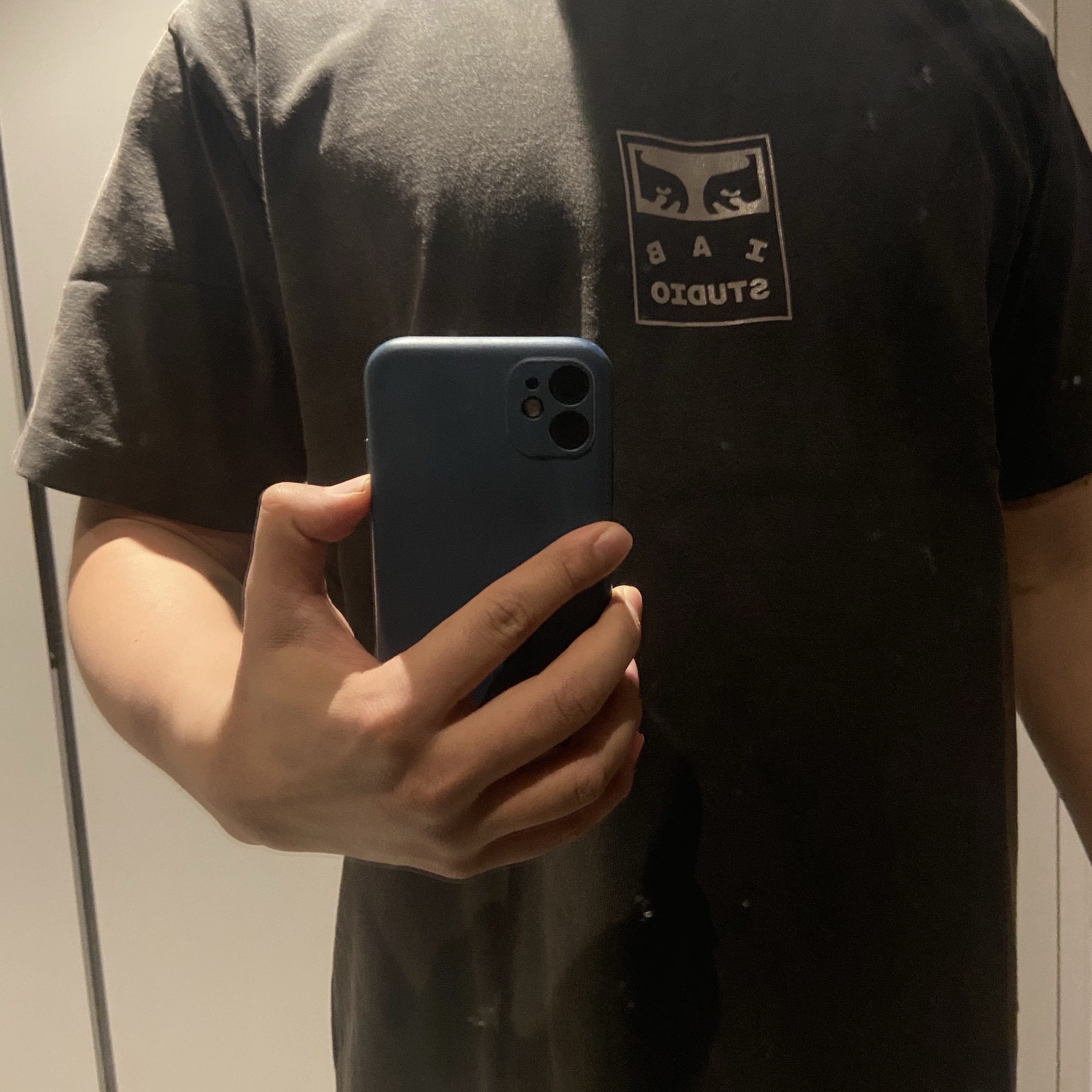 IAB Studio x Obey Icon Heavyweight Box T-Shirt Digital Black 착용 스타일 - 2