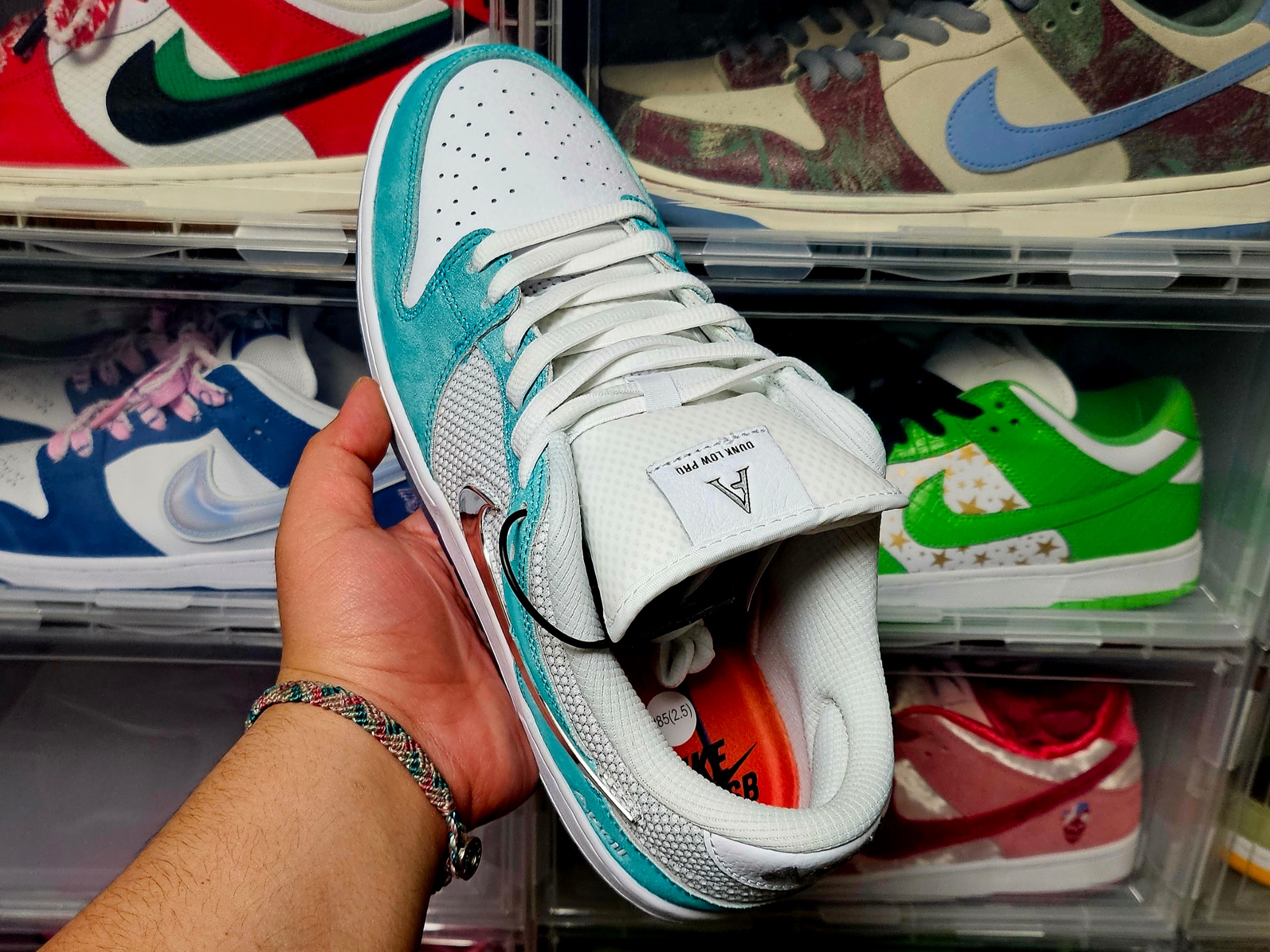 Nike x April Skateboards SB Dunk Low Pro QS Racer Blue Metallic Silver 착용 스타일 - 3