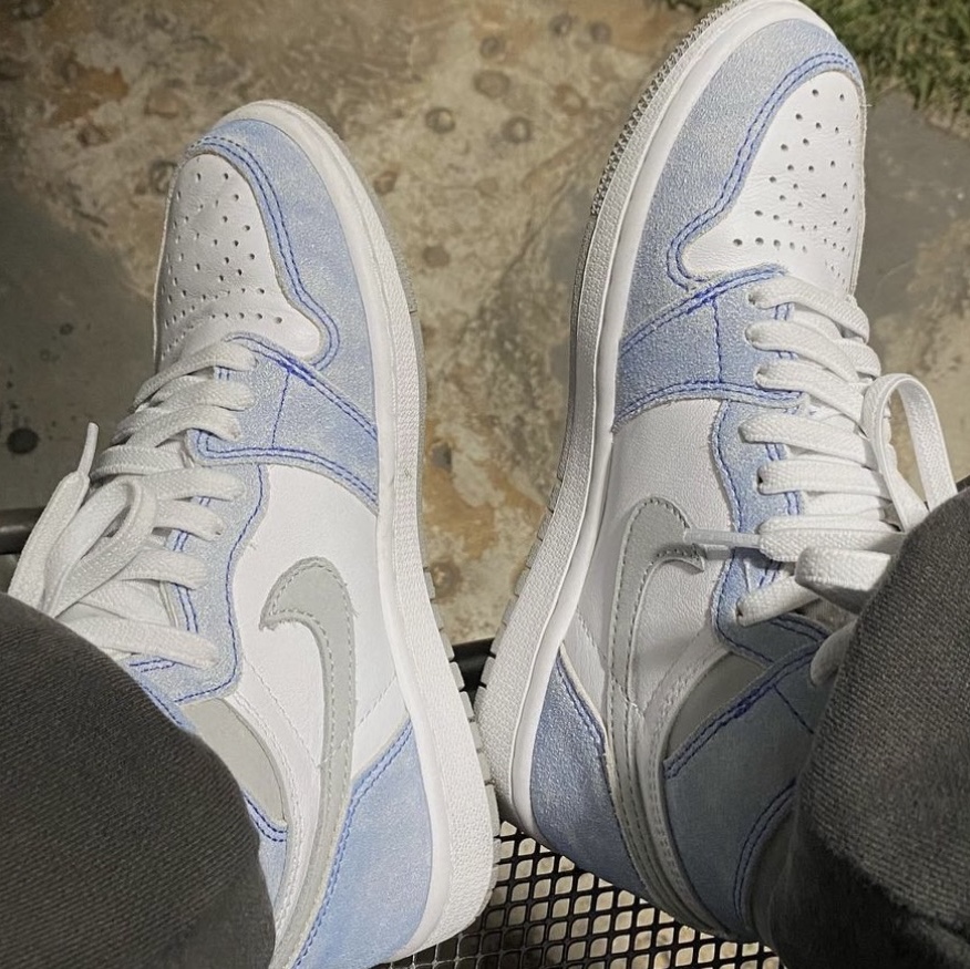 Jordan 1 Retro High OG Hyper Royal 착용 스타일