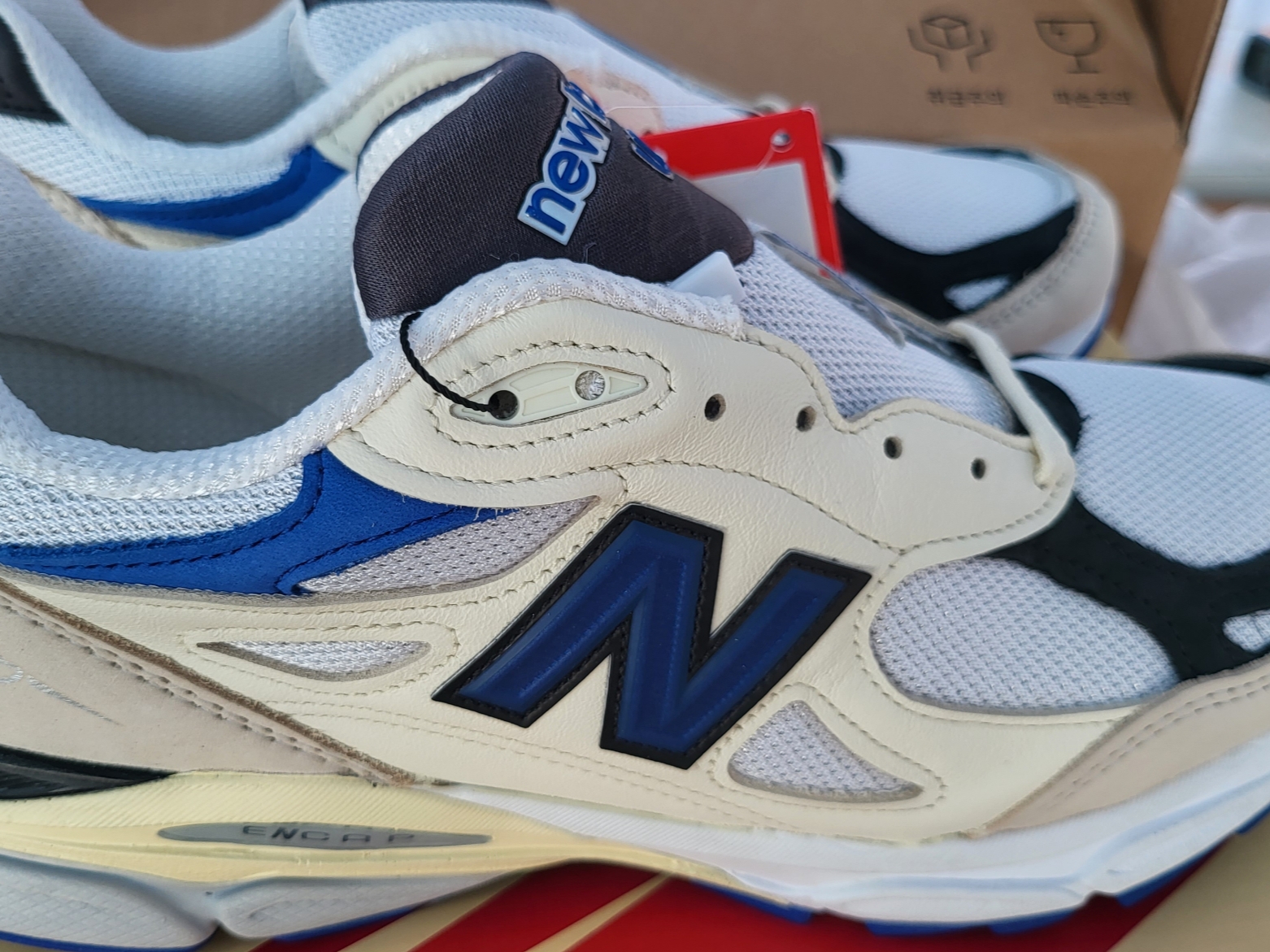 New Balance 990v3 Made in USA White Blue 착용 스타일 - 6
