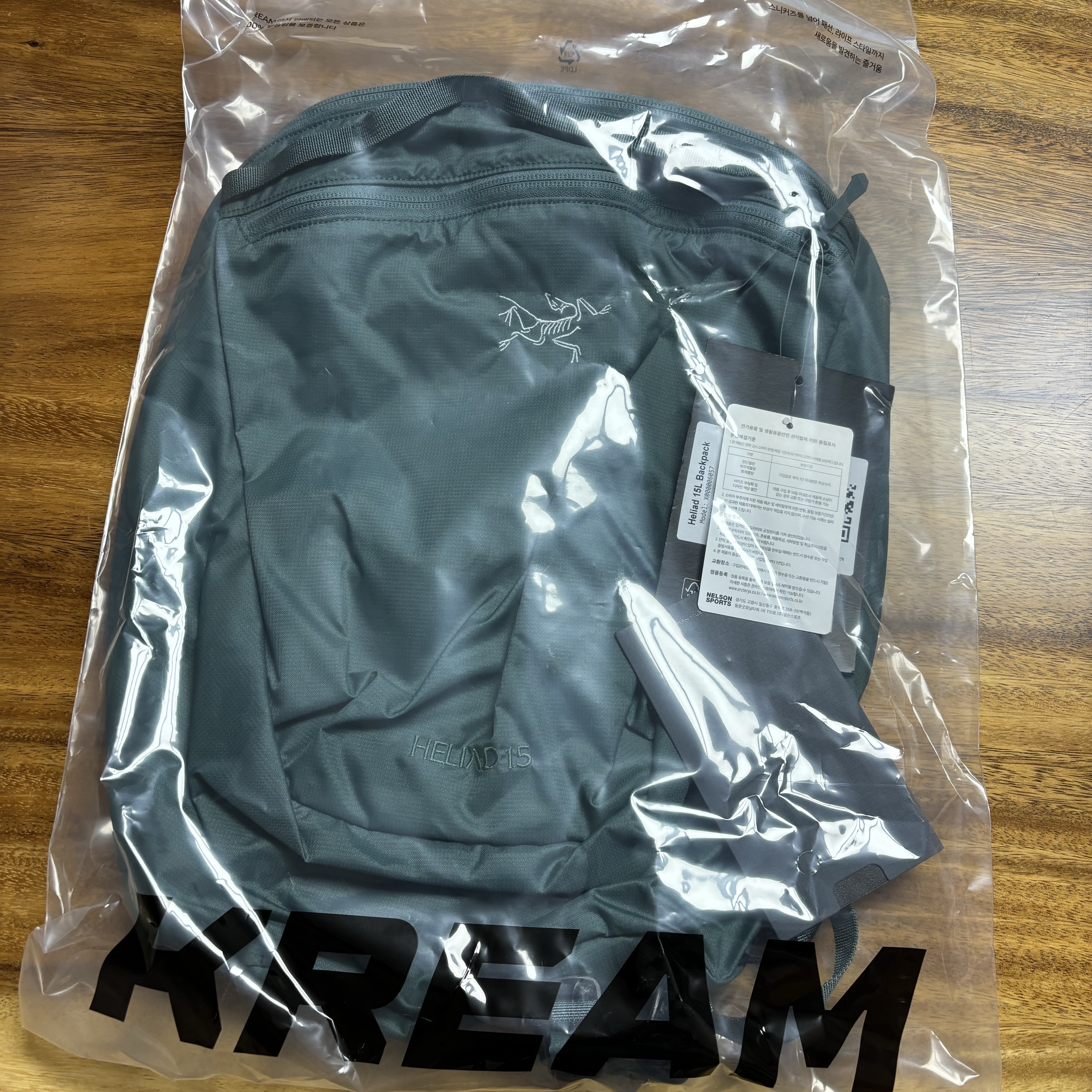 Arc'teryx Heliad 15 Backpack Boxcar 착용 스타일