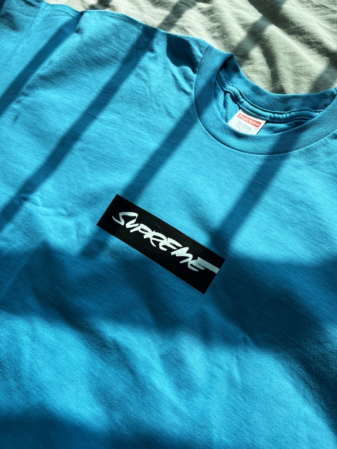 Supreme Futura Box Logo T-Shirt Bright Blue - 24SS 착용 스타일