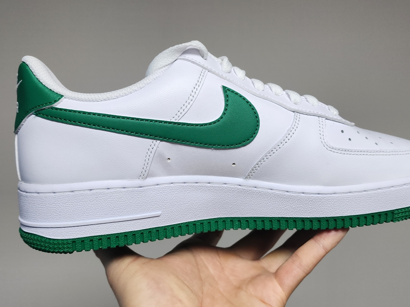 Nike Air Force 1 '07 White Malachite 착용 스타일