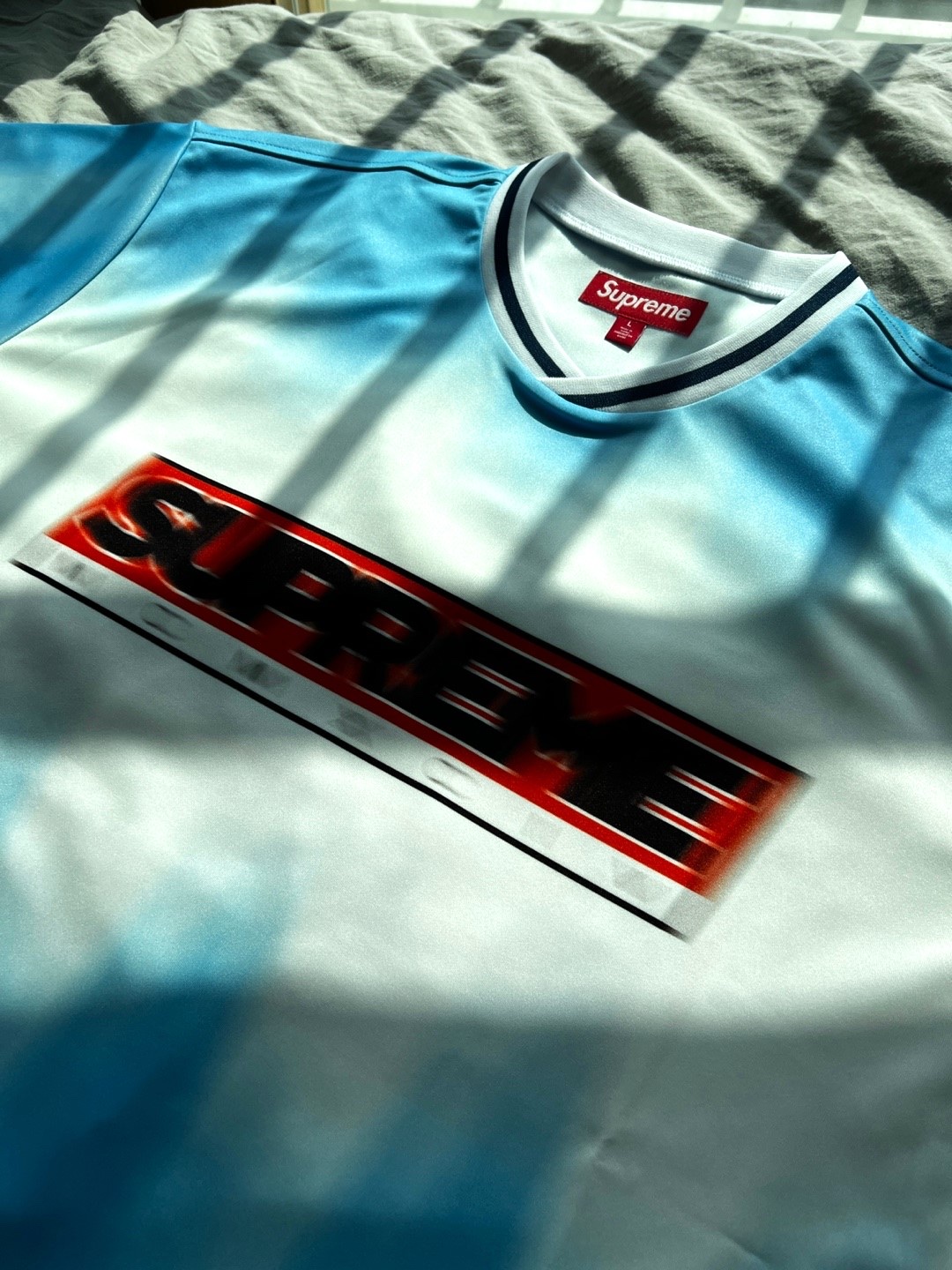 Supreme Blur Soccer Jersey Blue - 24SS 착용 스타일