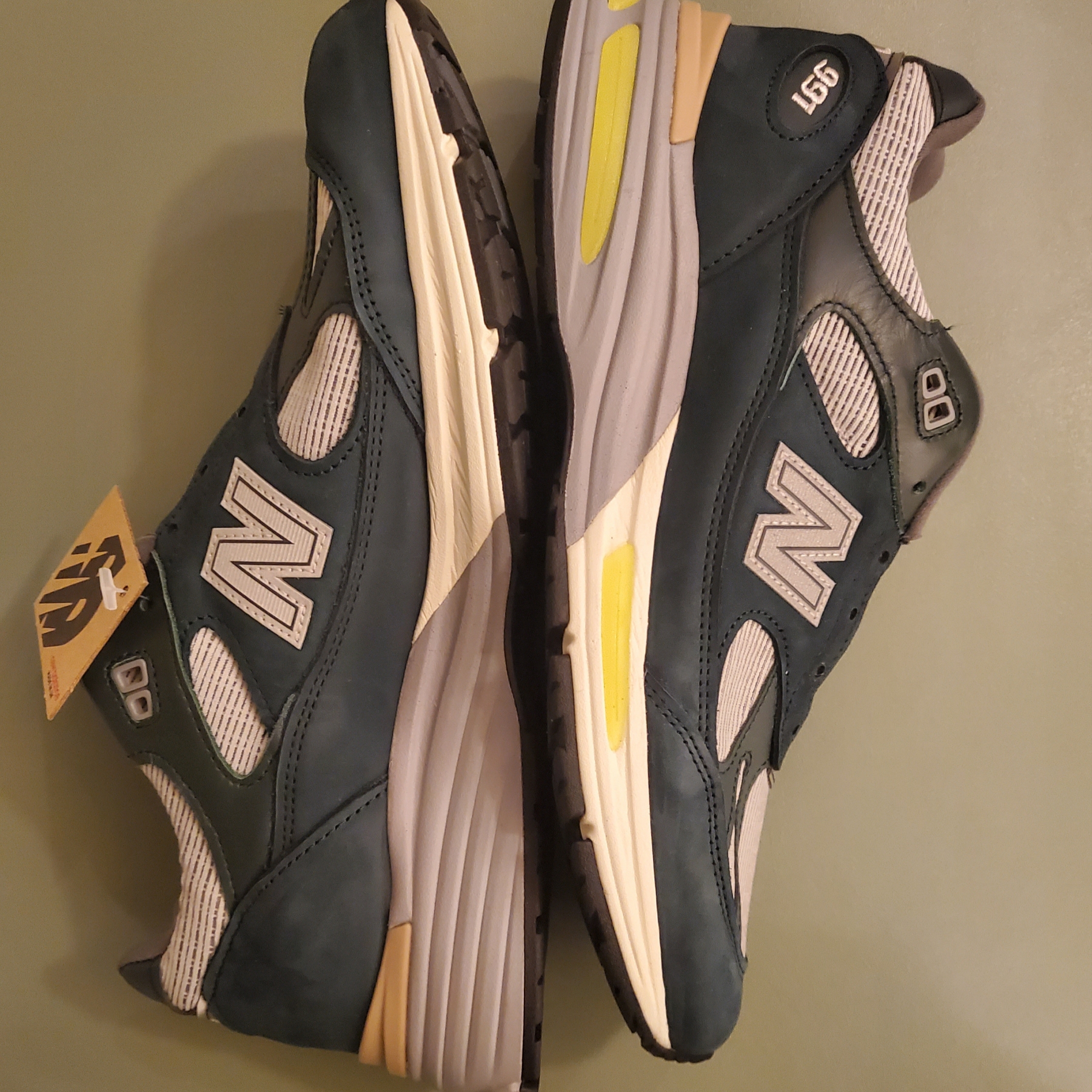 New Balance x Patta 991v2 Made in UK Sea Moss 착용 스타일