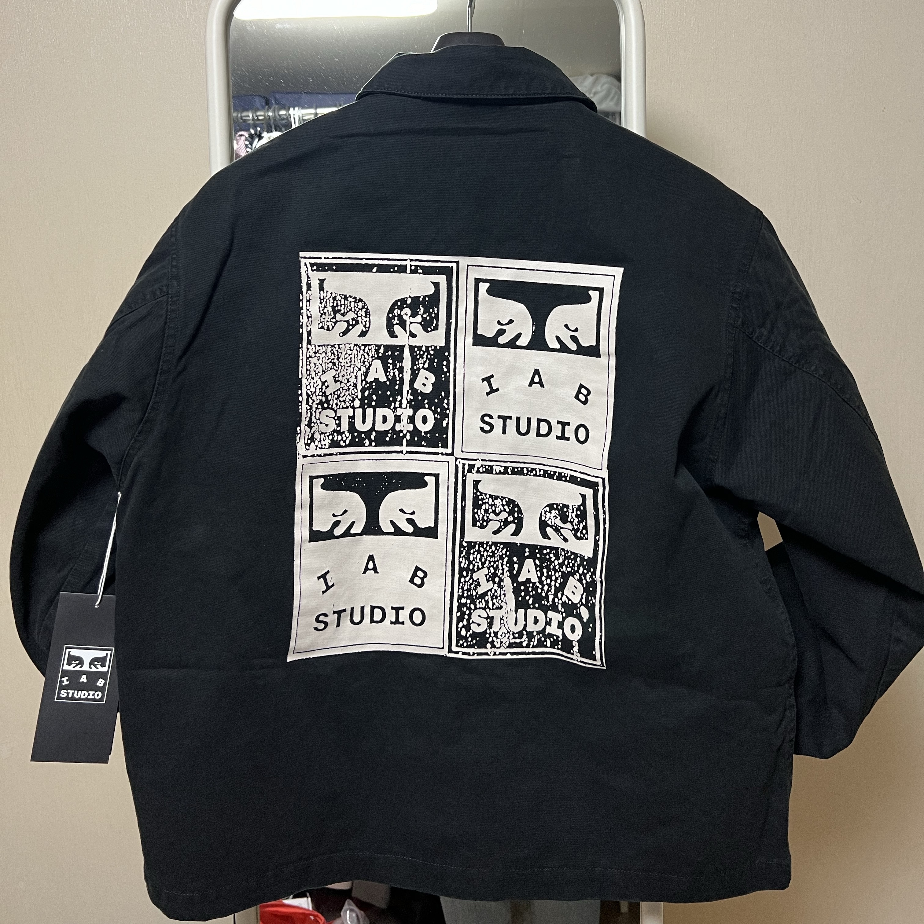 IAB Studio x Obey Poster Zip Jacket Anthracite 착용 스타일 - 2