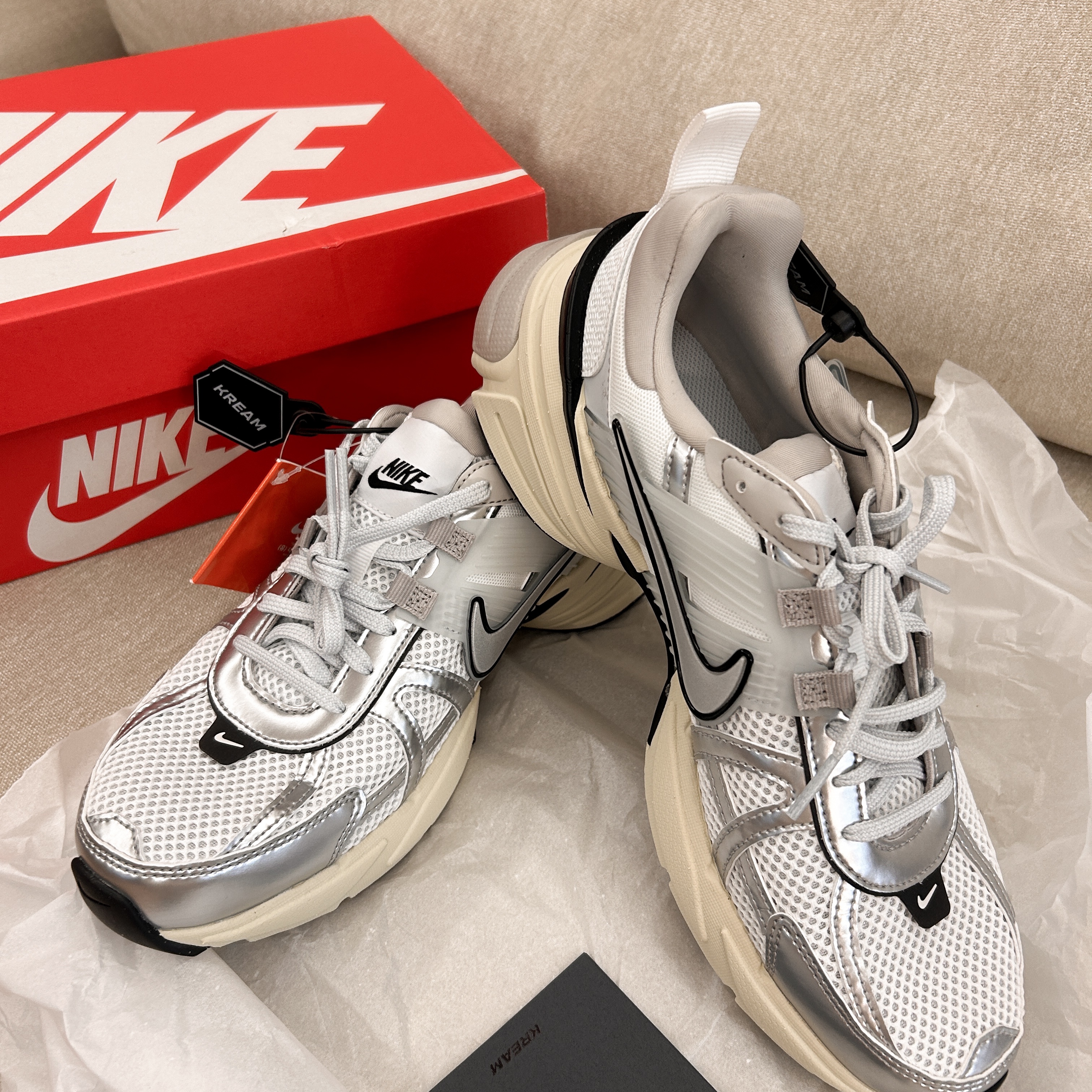 Nike V2K Run Summit White Metallic Silver 착용 스타일