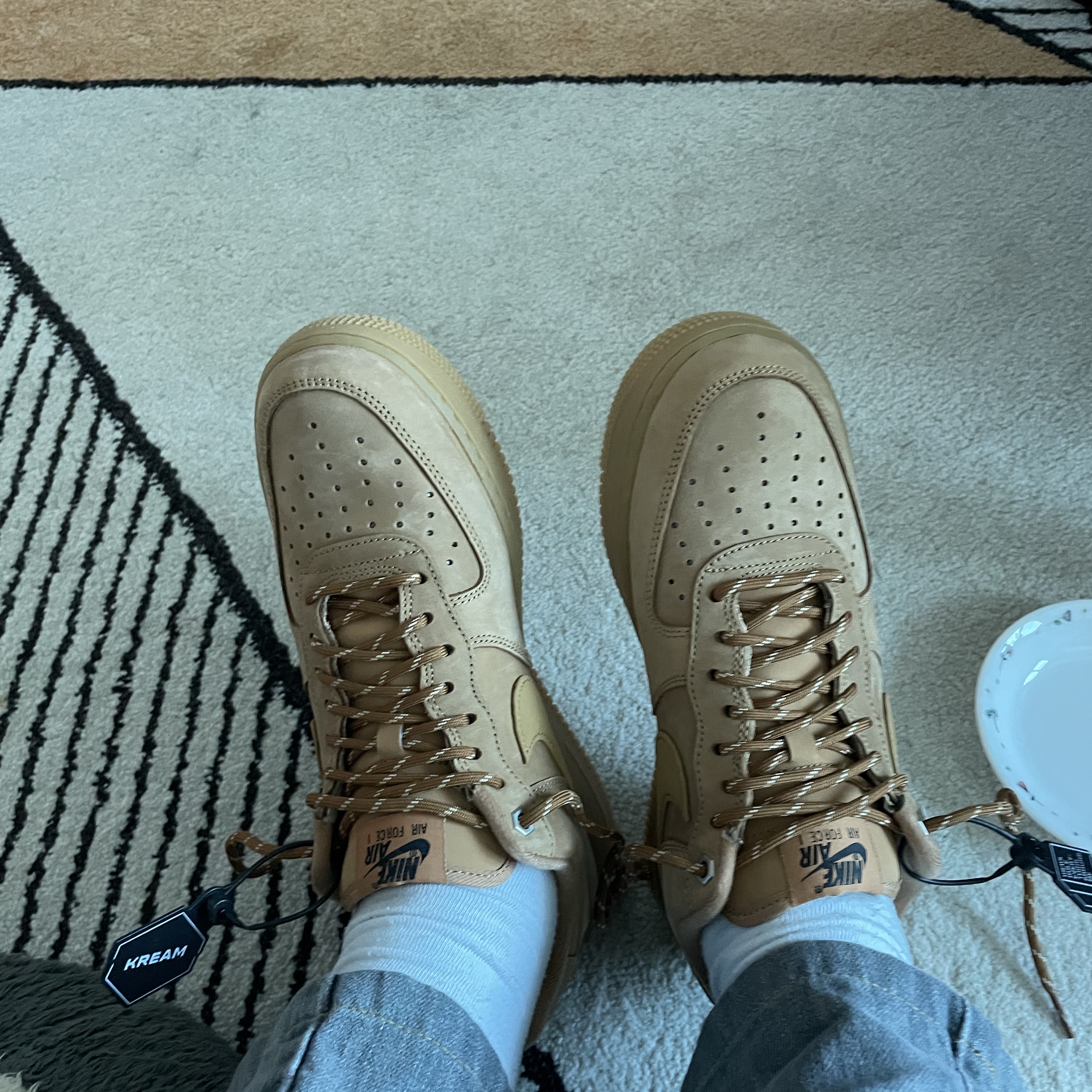Nike Air Force 1 '07 WB Flax 착용 스타일