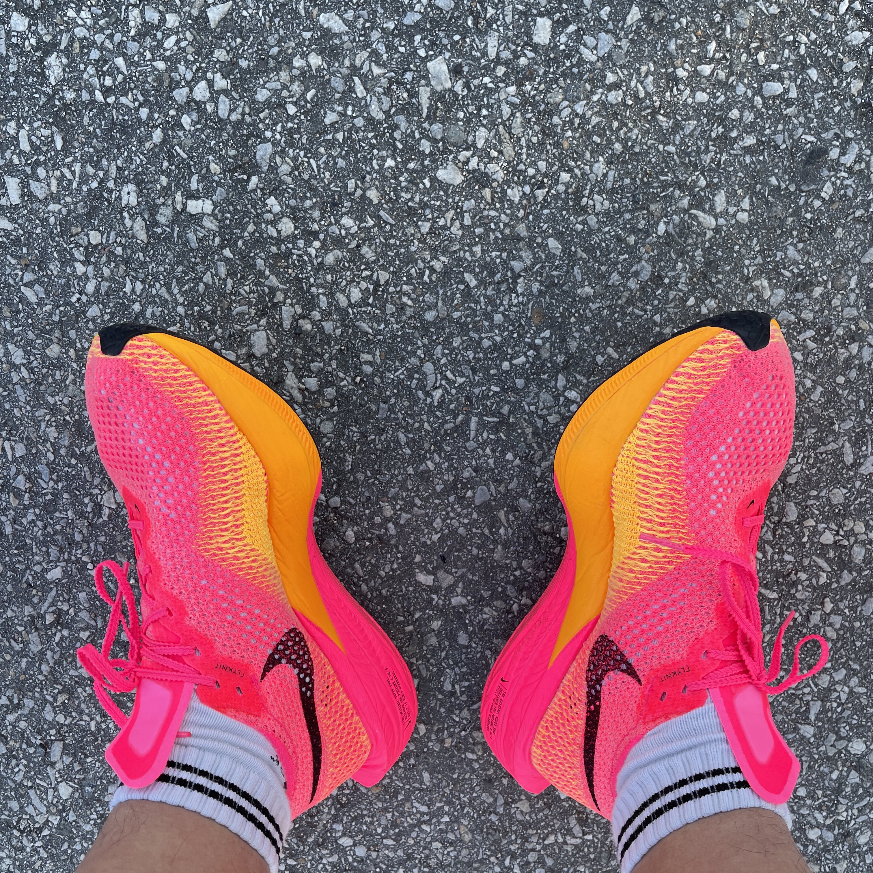 Nike ZoomX Vaporfly Next% 3 Hyper Pink 착용 스타일