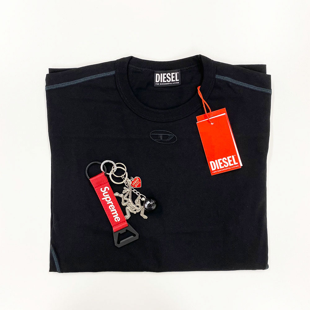 Diesel T-Junka Retro Logo T-Shirt Black, Supreme Bottle Opener Webbing Keychain Red - 21FW 착용 스타일 - 1