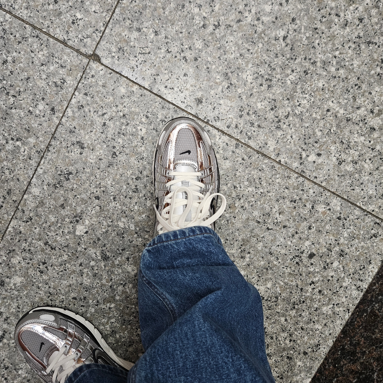Nike P-6000 Metallic Silver 착용 스타일 - 3