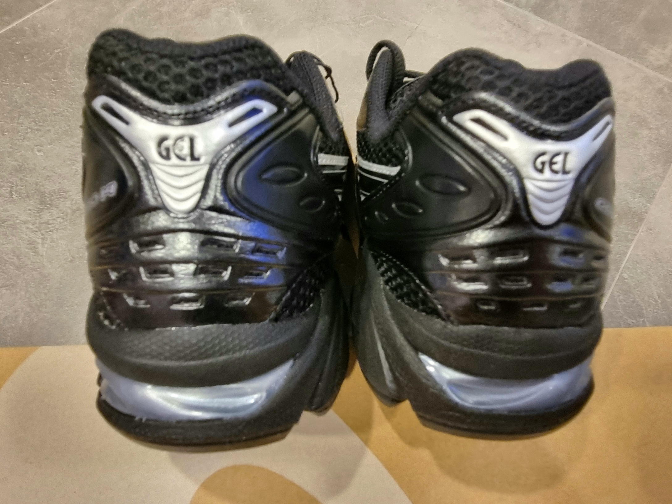 Asics Gel-Kayano 14 Black Pure Silver 착용 스타일 - 5